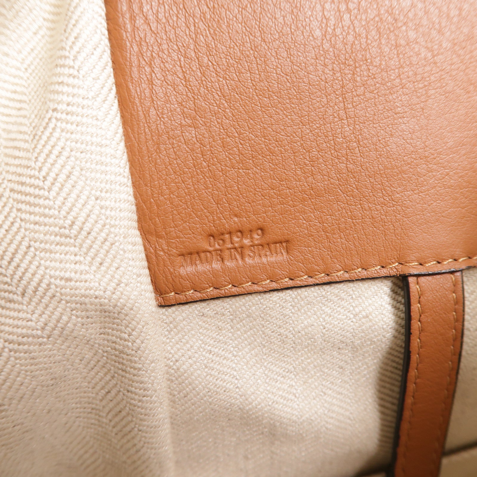LOEWE 牛皮皮革Hammock Medium肩背袋