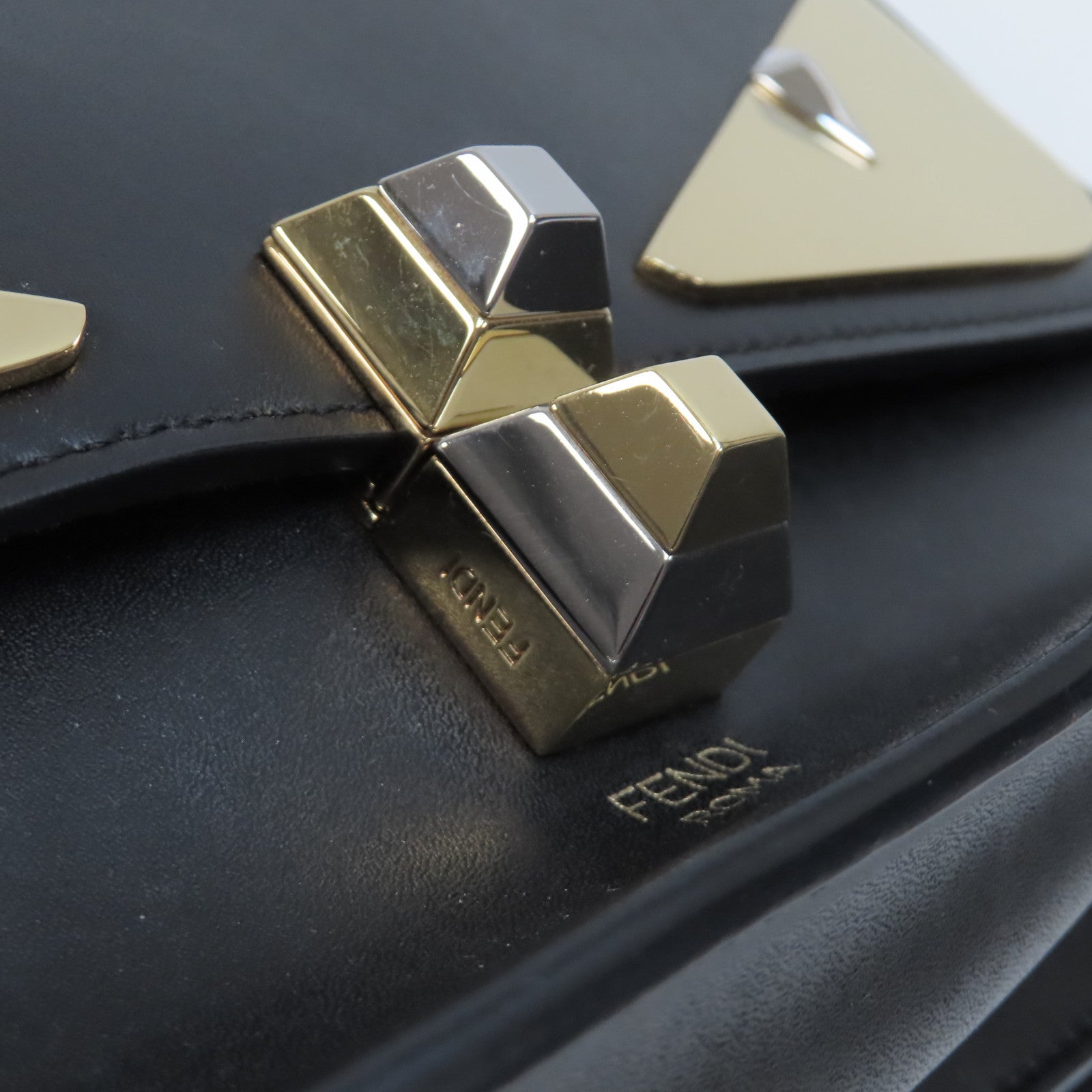 FENDI 牛皮皮革Kan I金扣手挽肩背兩用袋黑色