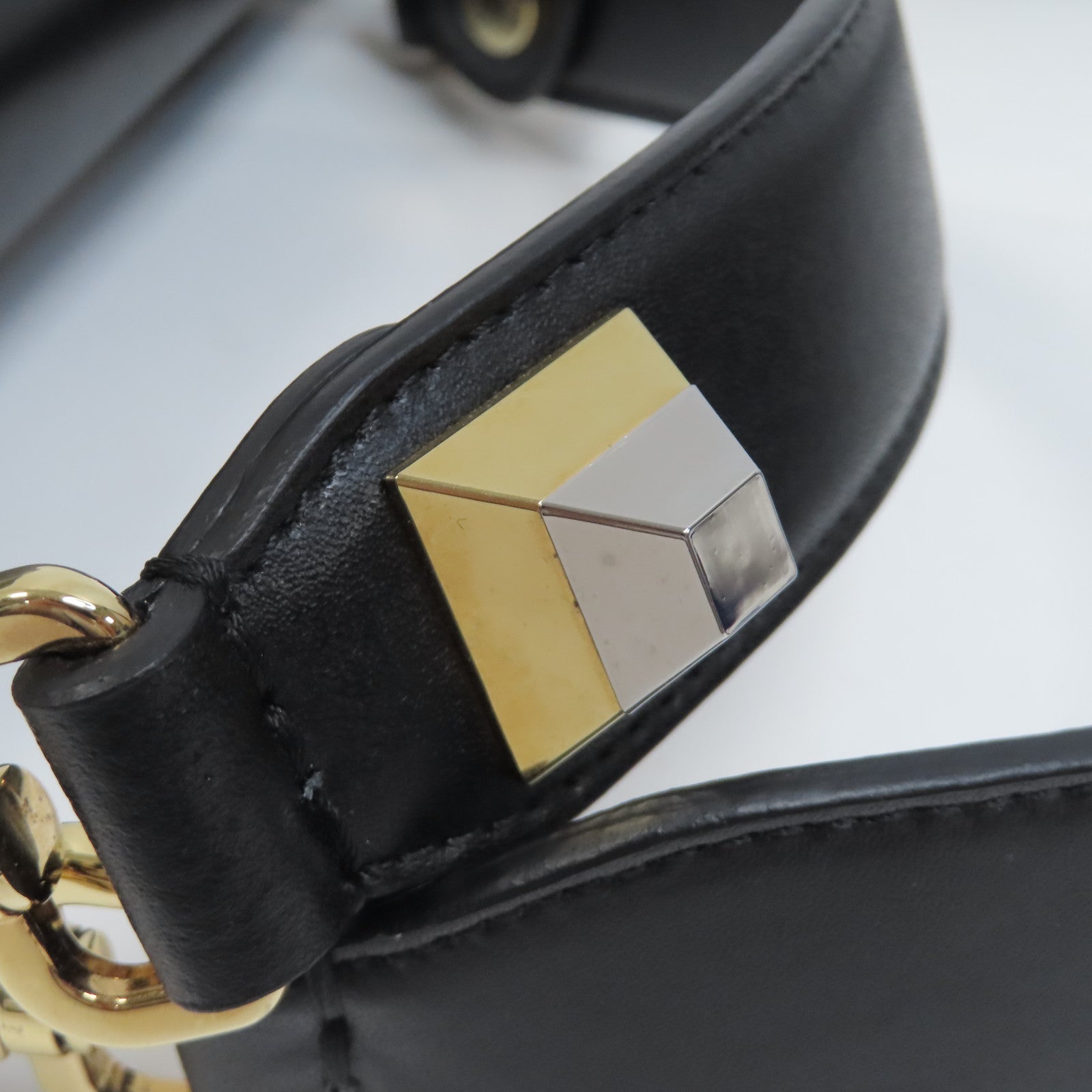FENDI 牛皮皮革Kan I金扣手挽肩背兩用袋黑色