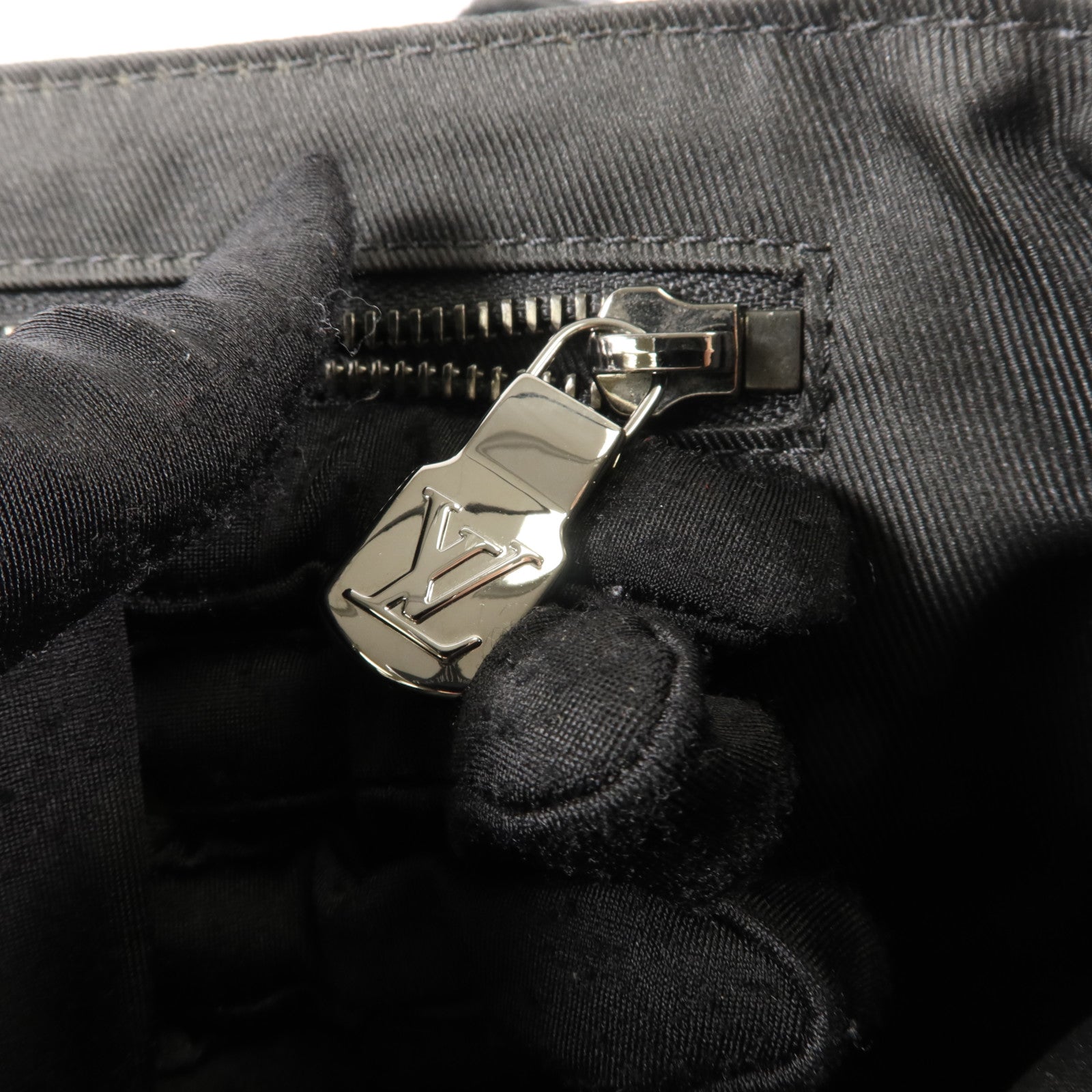 LOUIS VUITTON Monogram Eclipse Messenger PM Voyager銀扣肩背袋