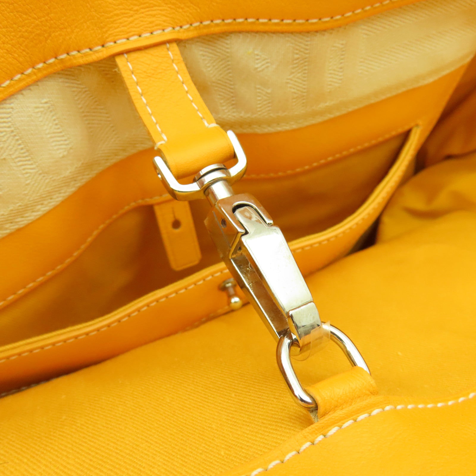 GOYARD 【清倉大減價】塗層帆布 Goyardine Voltaire Smile Tote銀扣手挽袋黃色