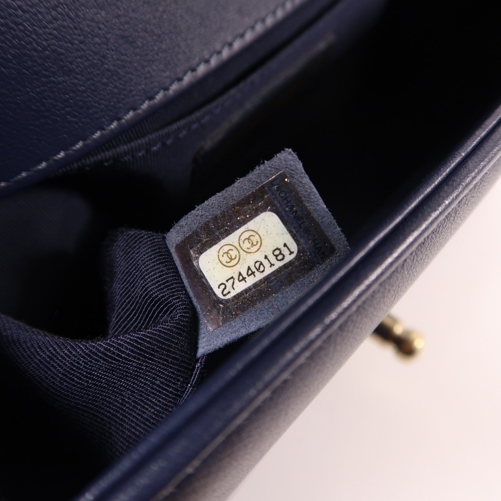 CHANEL 羊皮皮革Boy 20金扣鏈帶肩背袋藍色