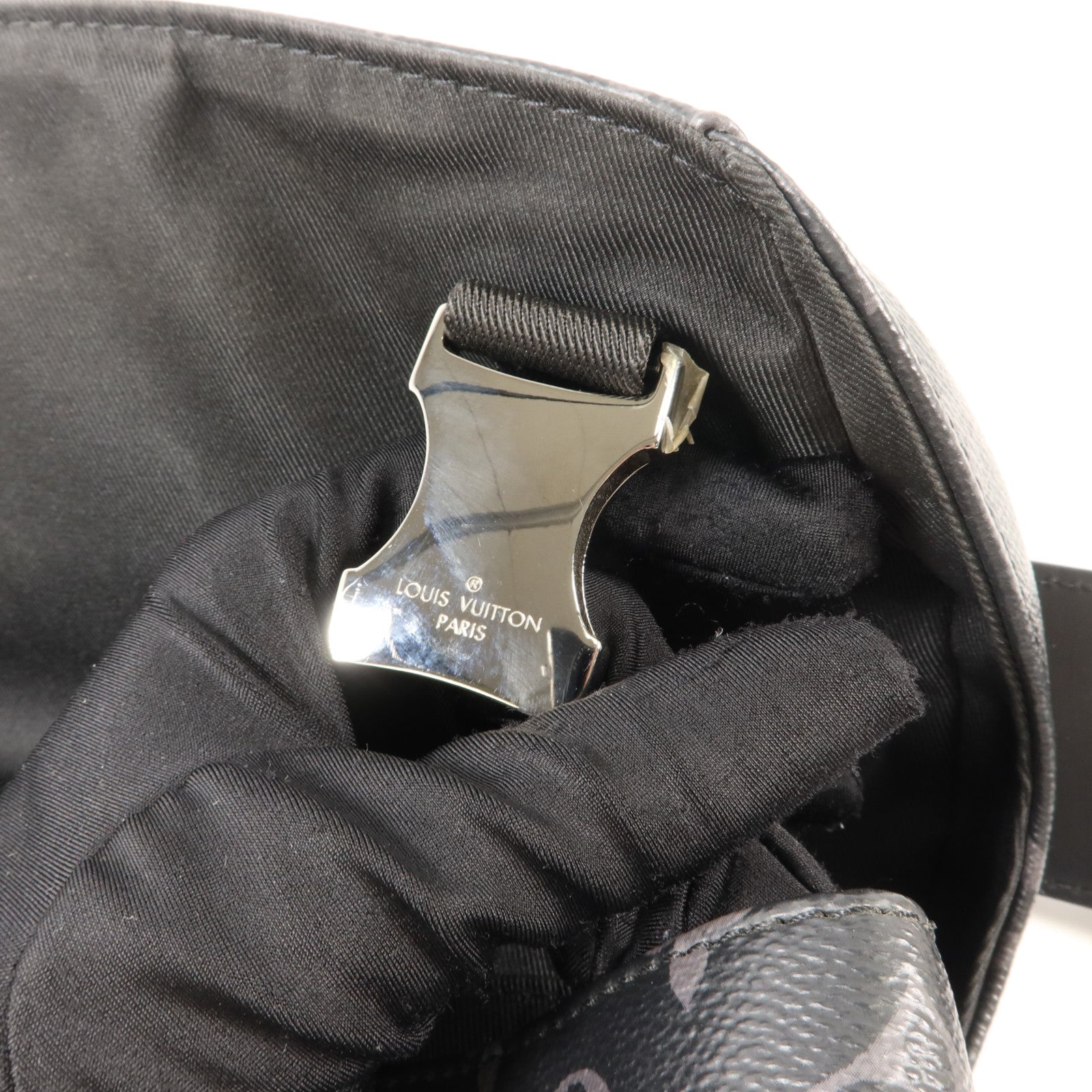 LOUIS VUITTON Monogram Eclipse Messenger PM Voyager銀扣肩背袋