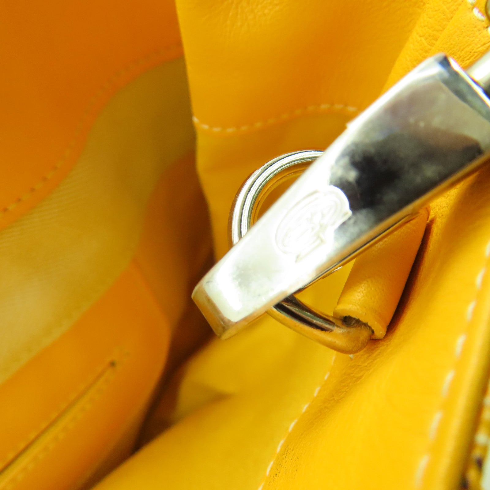 GOYARD 【清倉大減價】塗層帆布 Goyardine Voltaire Smile Tote銀扣手挽袋黃色