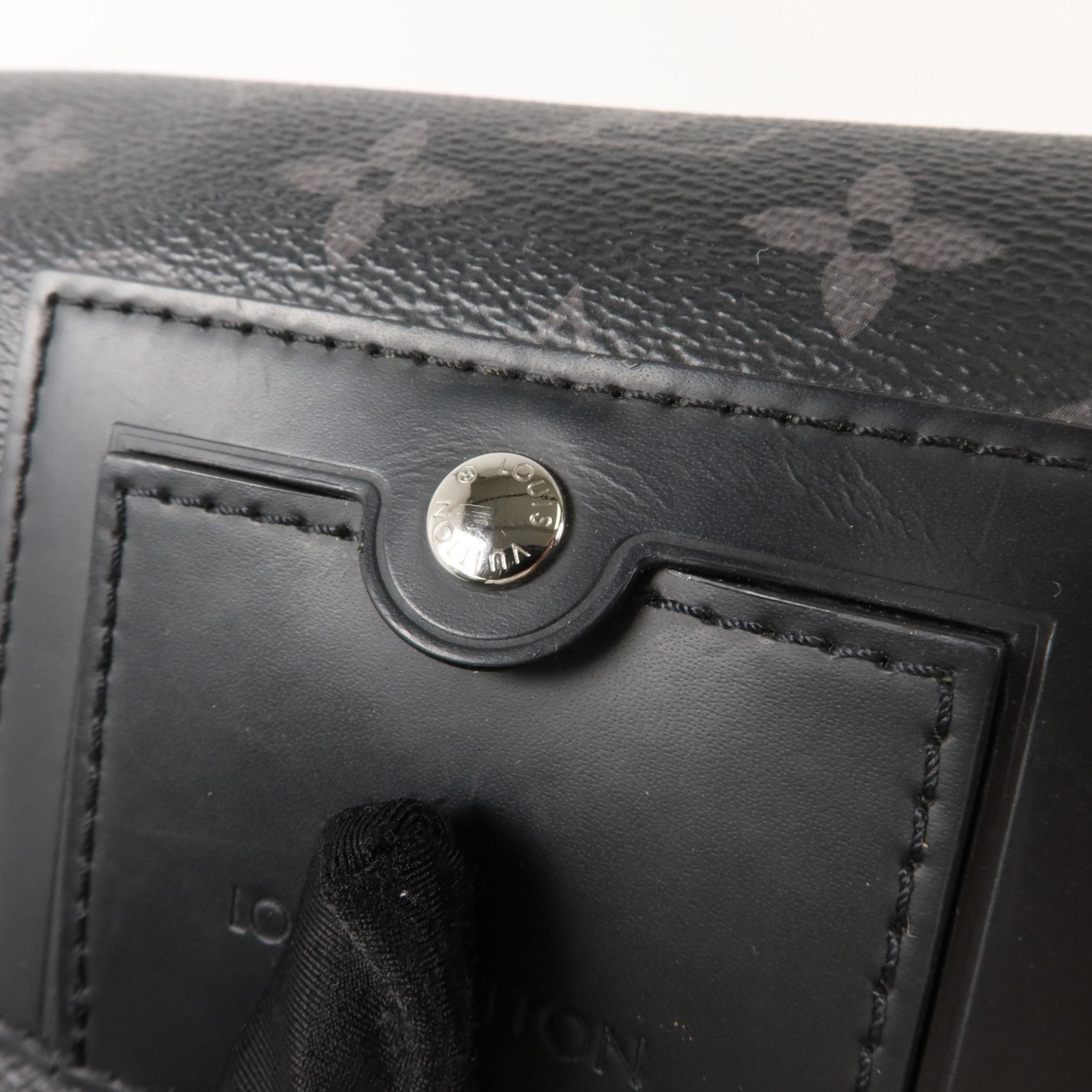 LOUIS VUITTON Monogram Eclipse Messenger PM Voyager銀扣肩背袋
