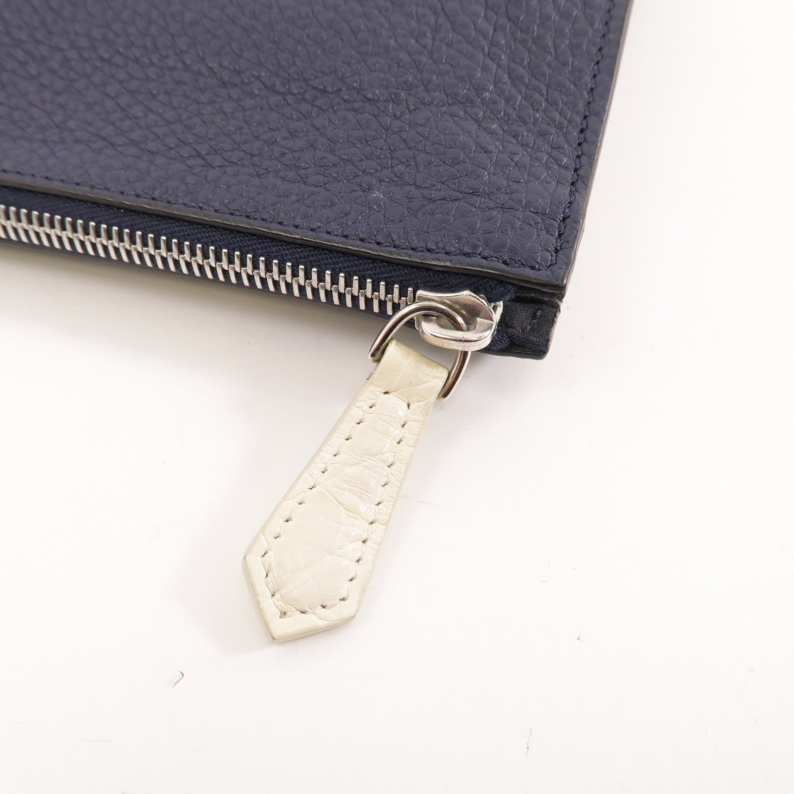 FENDI 牛皮皮革Clutch Bag銀扣手拿包深藍色/白色