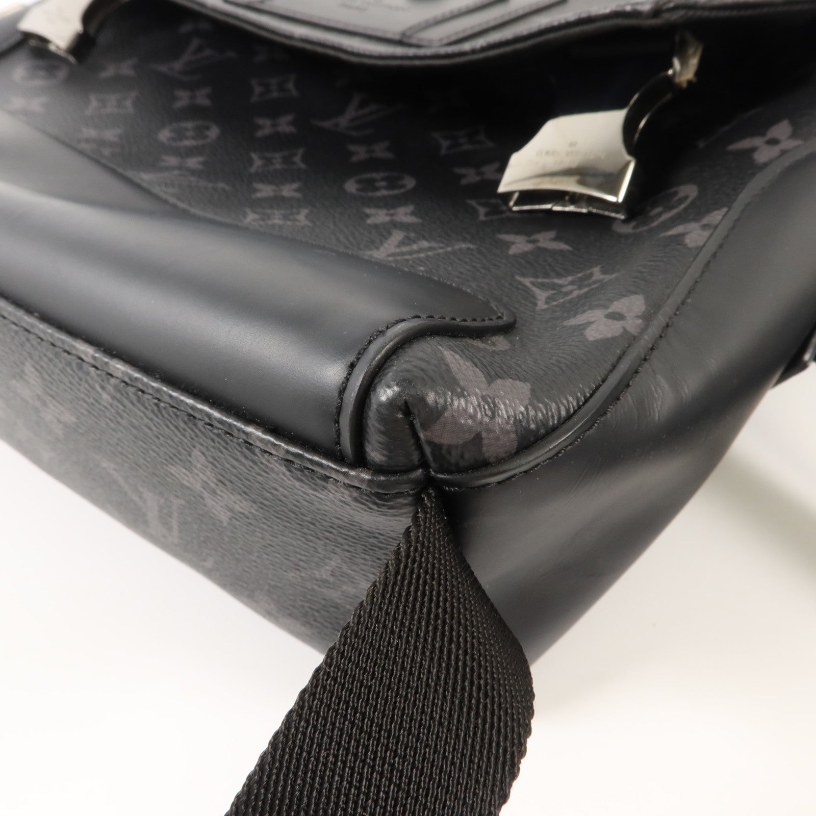 LOUIS VUITTON Monogram Eclipse Messenger PM Voyager銀扣肩背袋