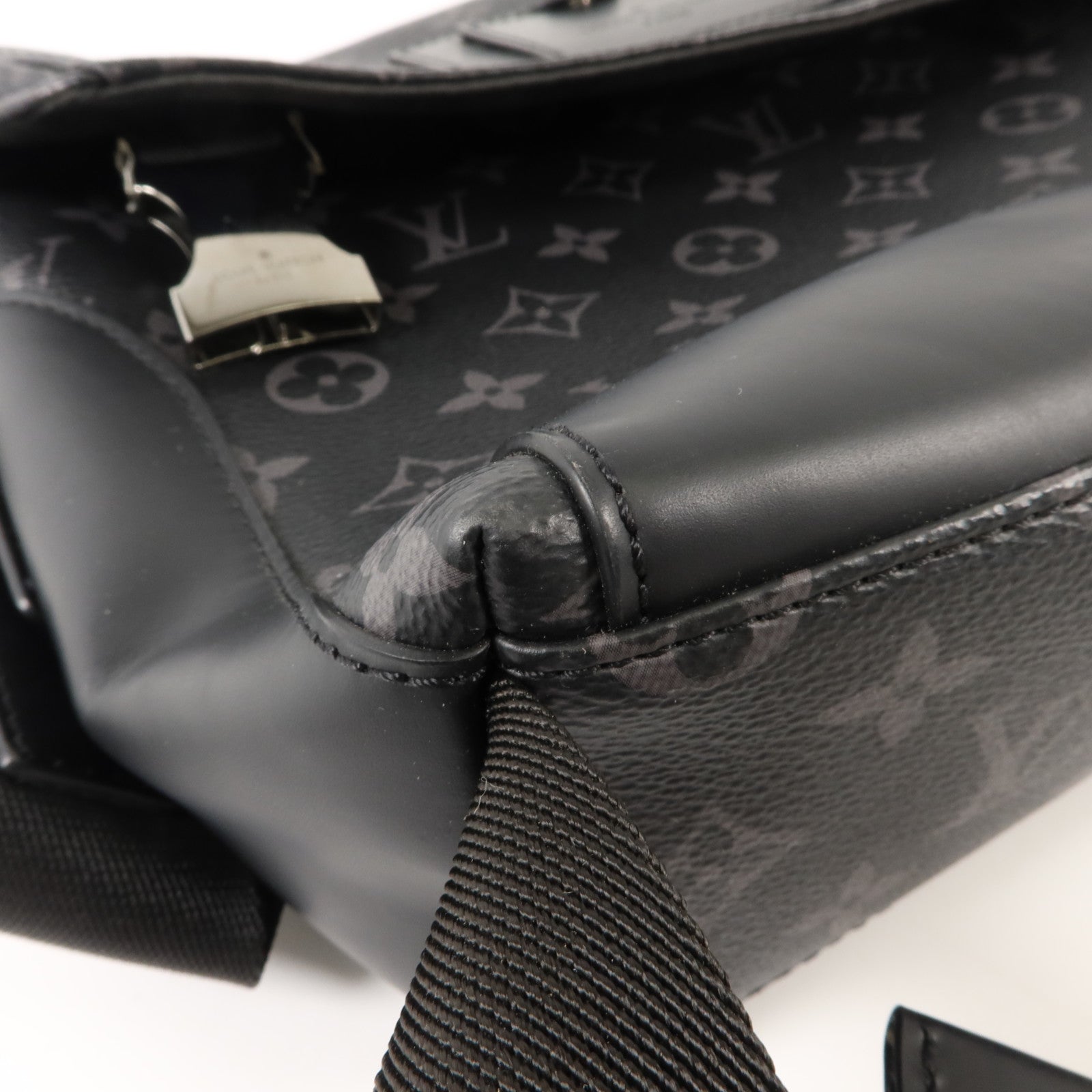 LOUIS VUITTON Monogram Eclipse Messenger PM Voyager銀扣肩背袋