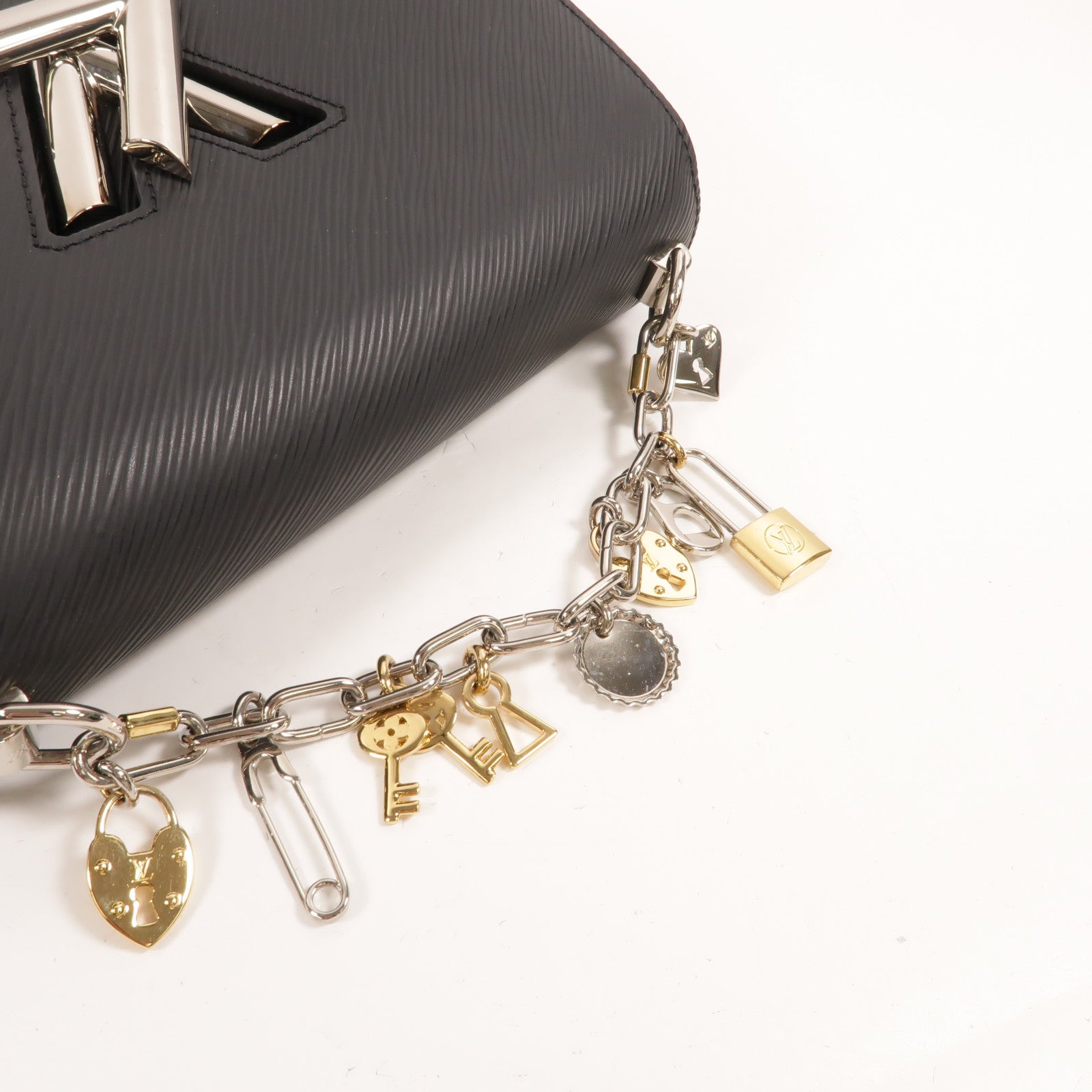 LOUIS VUITTON Epi Love Lock Charm Twist鏈帶手挽肩背兩用袋