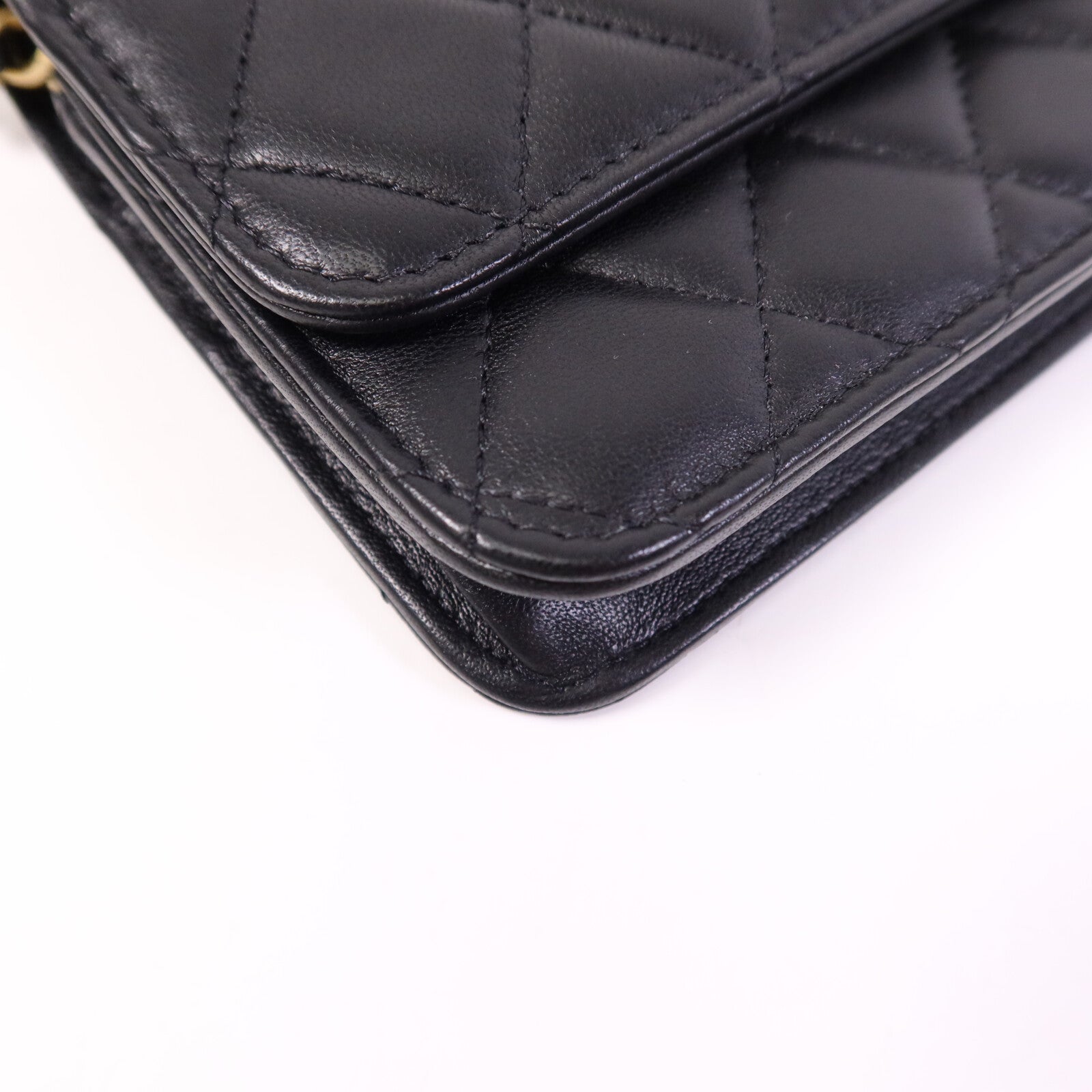 CHANEL 【激減優惠】羊皮皮革WOC Wallet On Chain金扣鏈帶肩背袋