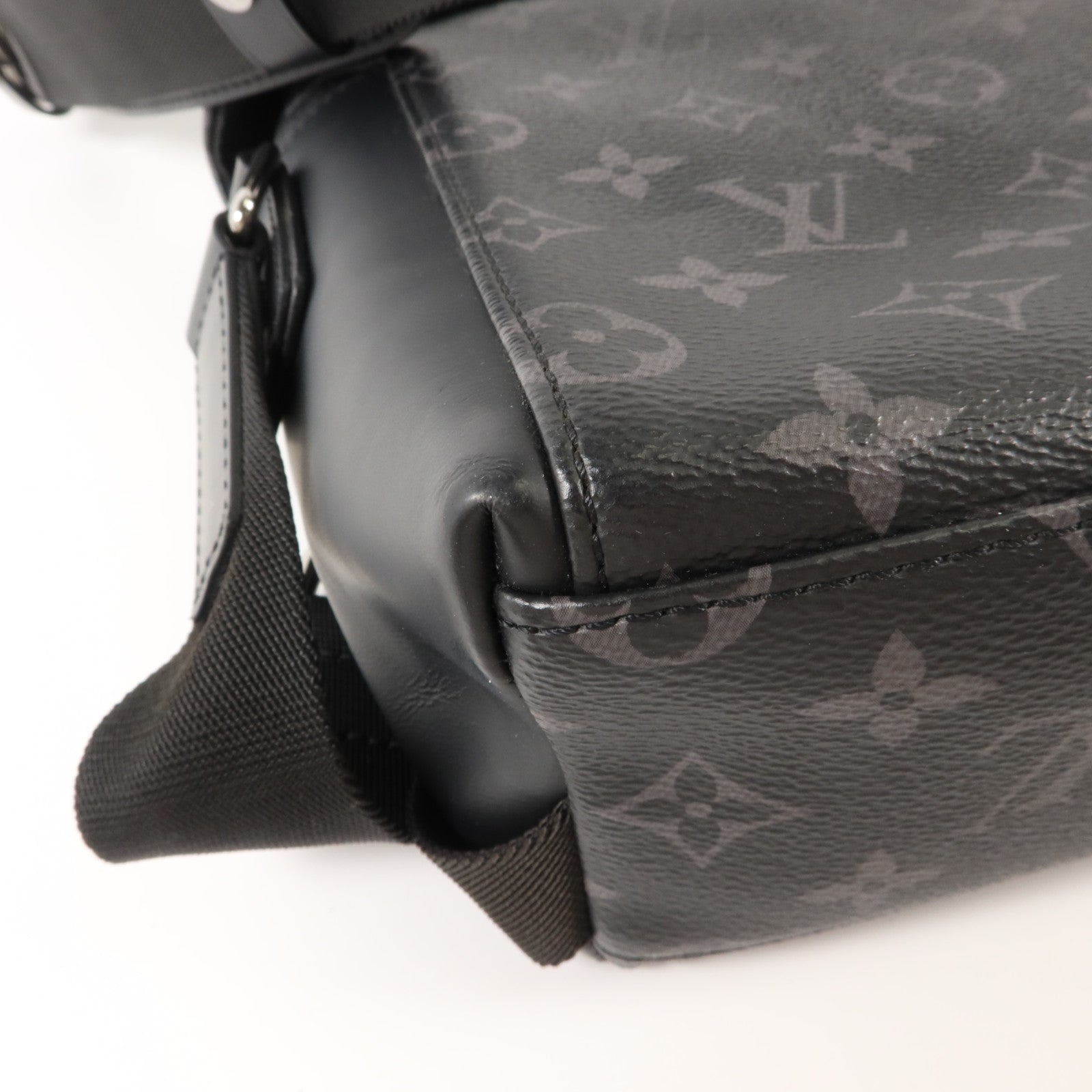 LOUIS VUITTON Monogram Eclipse Messenger PM Voyager銀扣肩背袋