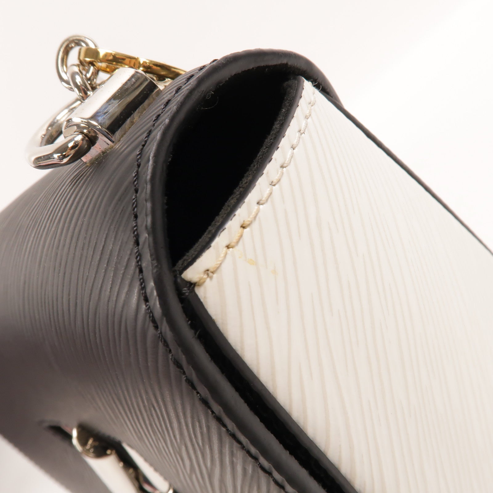 LOUIS VUITTON Epi Love Lock Charm Twist鏈帶手挽肩背兩用袋