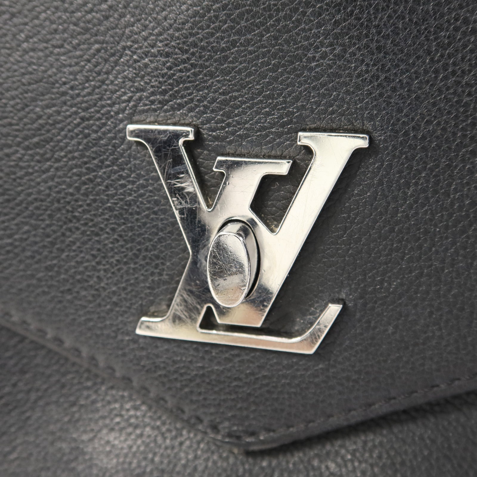 LOUIS VUITTON 牛皮皮革Mylockme銀扣鏈帶肩背袋