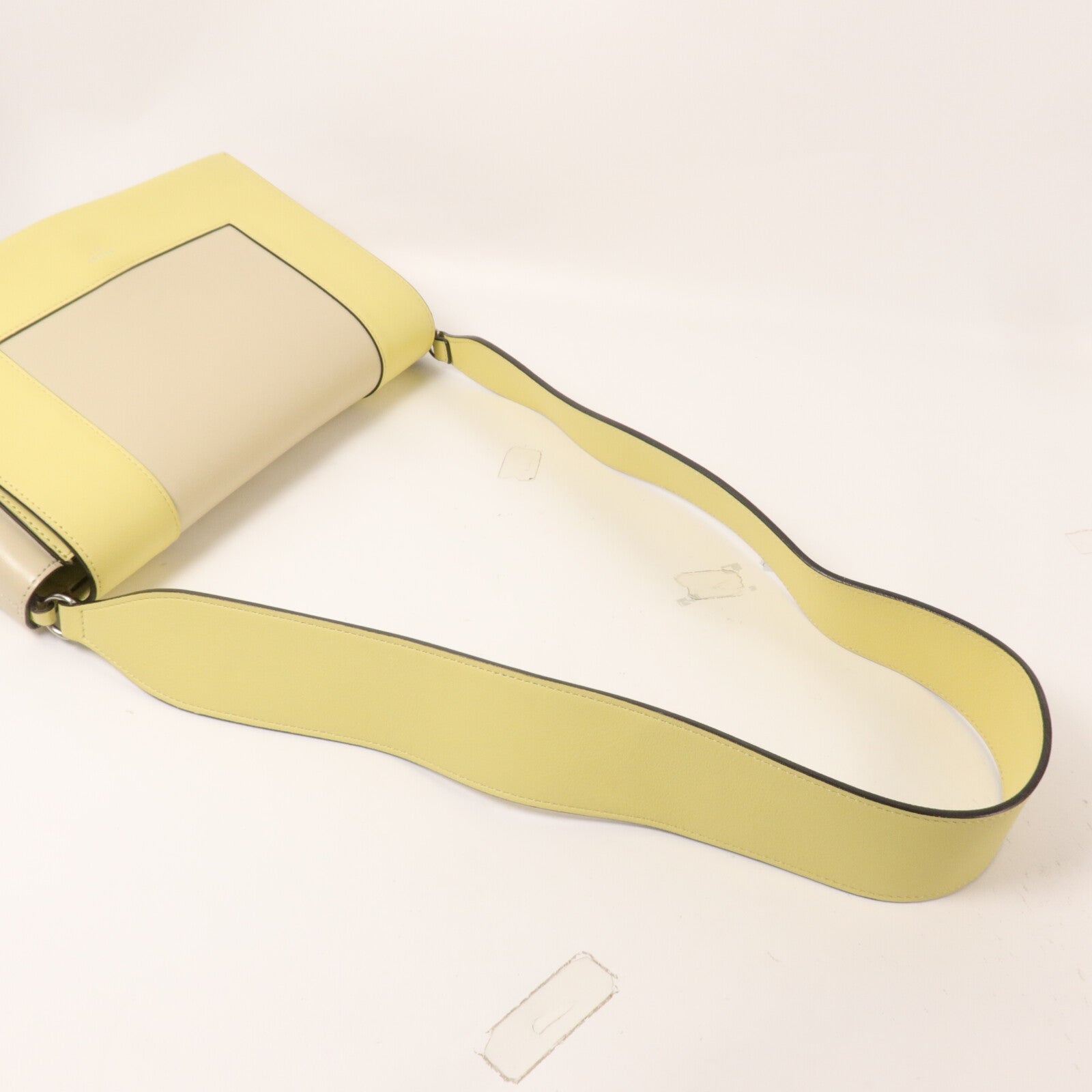 CELINE 牛皮皮革Frame Medium肩背袋
