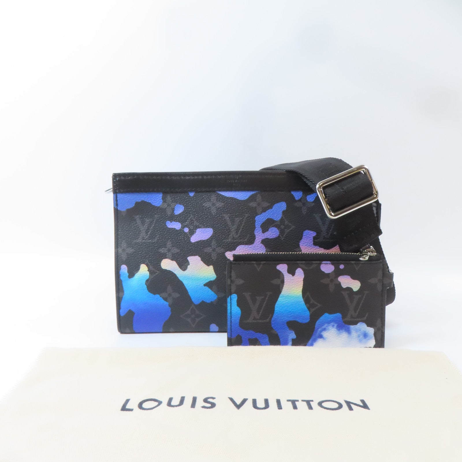 LOUIS VUITTON Monogram Eclipse Pochette To Go銀扣肩背袋黑色