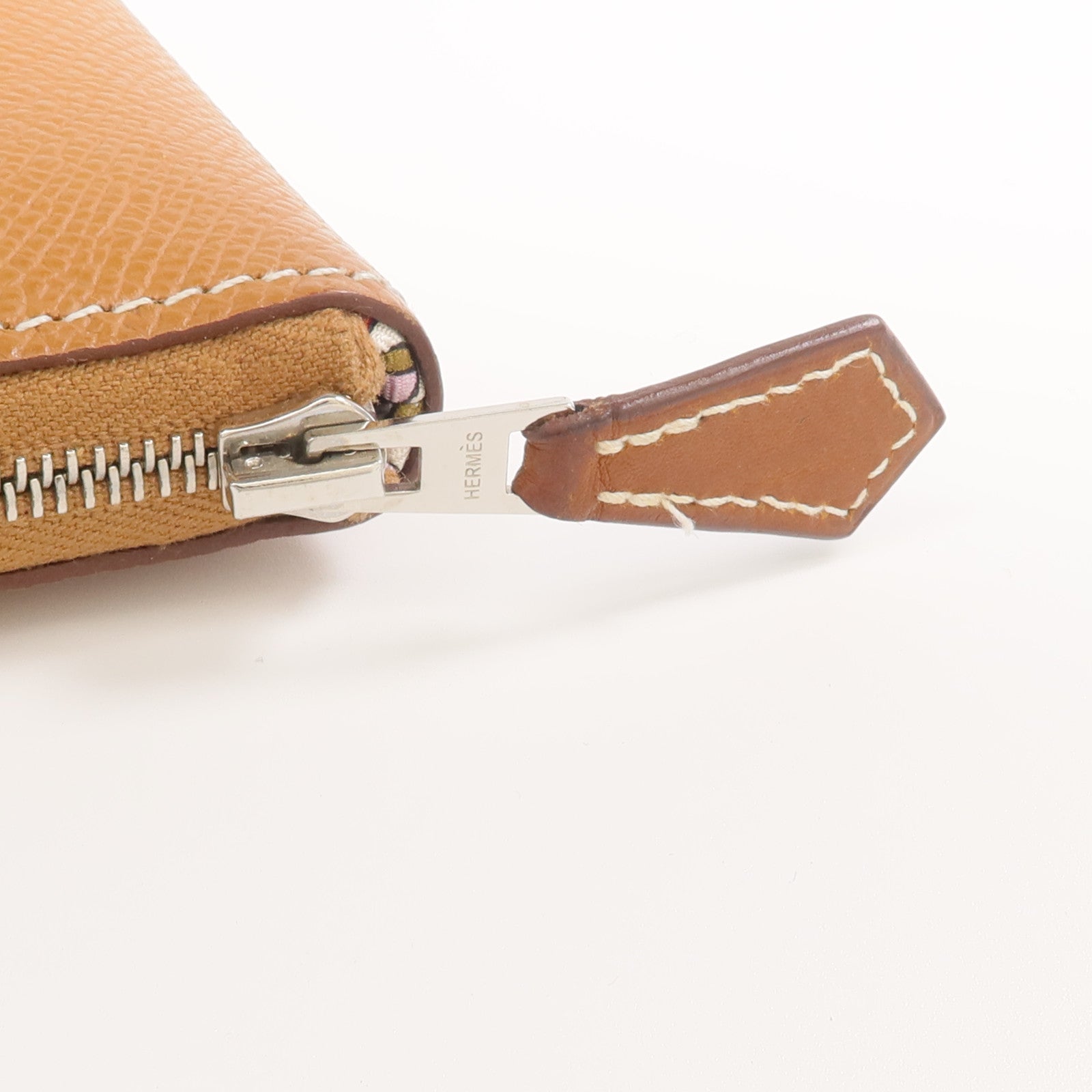 HERMES Epsom皮革Silk In Compact銀扣拉鏈錢包Gold