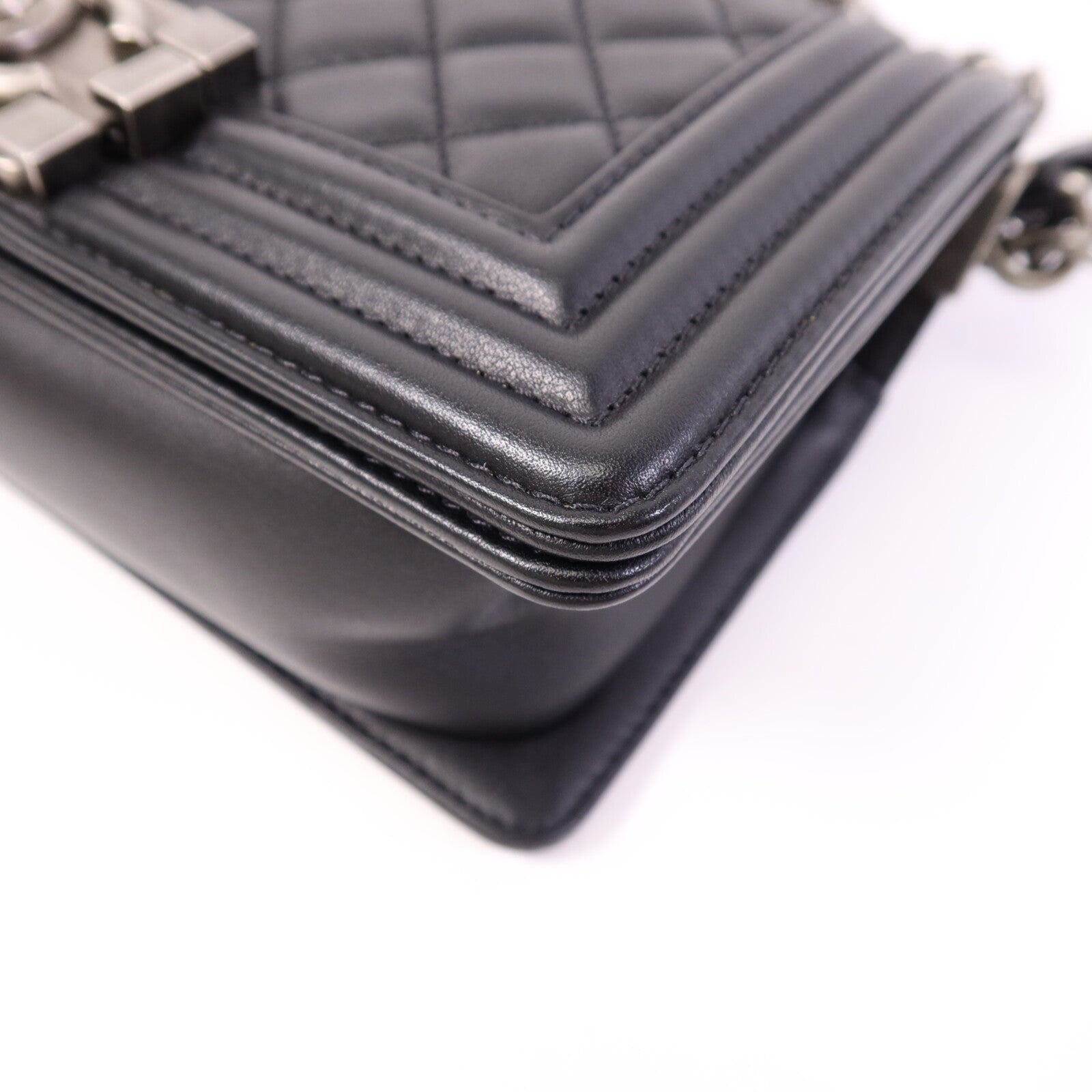 CHANEL 牛皮皮革Boy 20銀扣鏈帶肩背袋