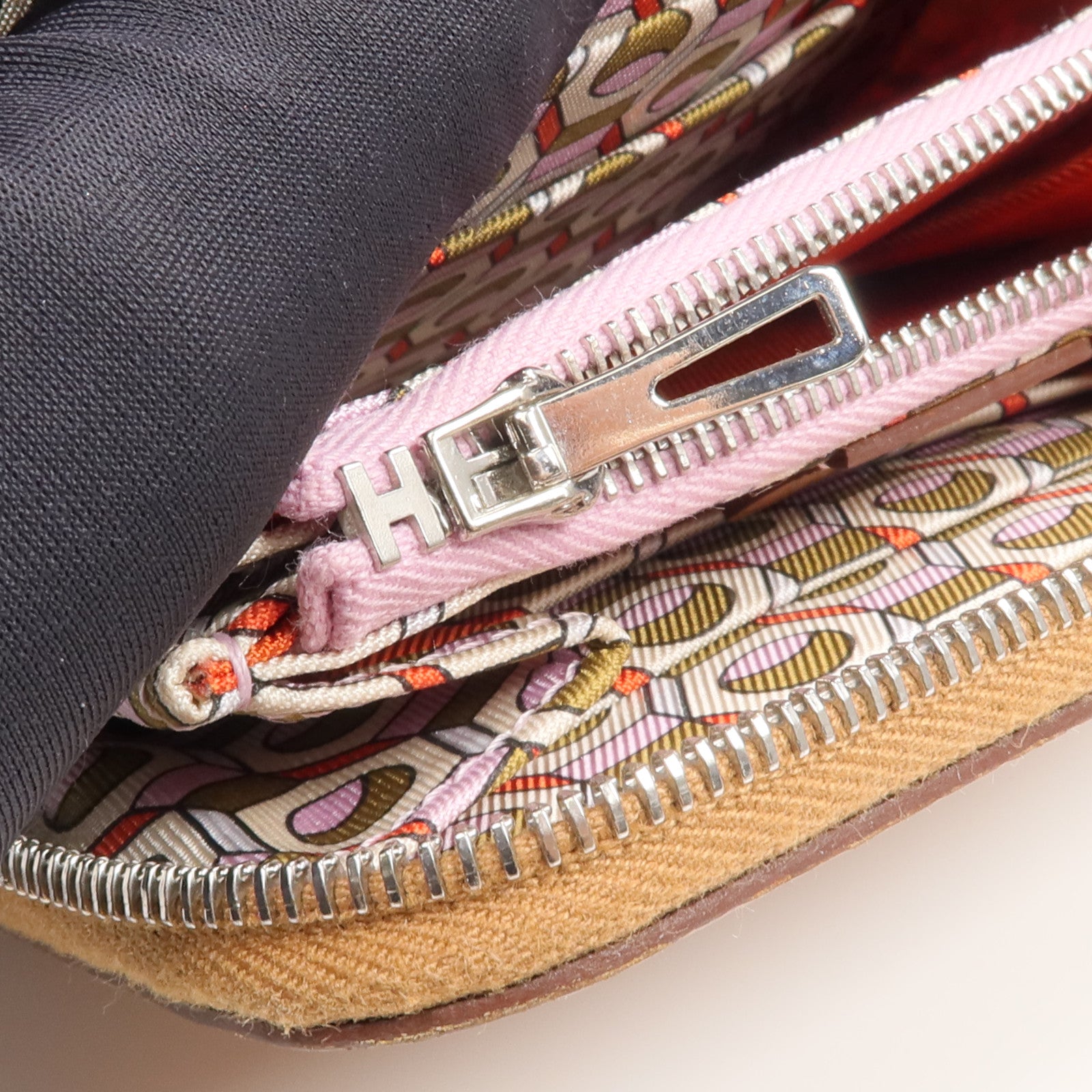 HERMES Epsom皮革Silk In Compact銀扣拉鏈錢包Gold