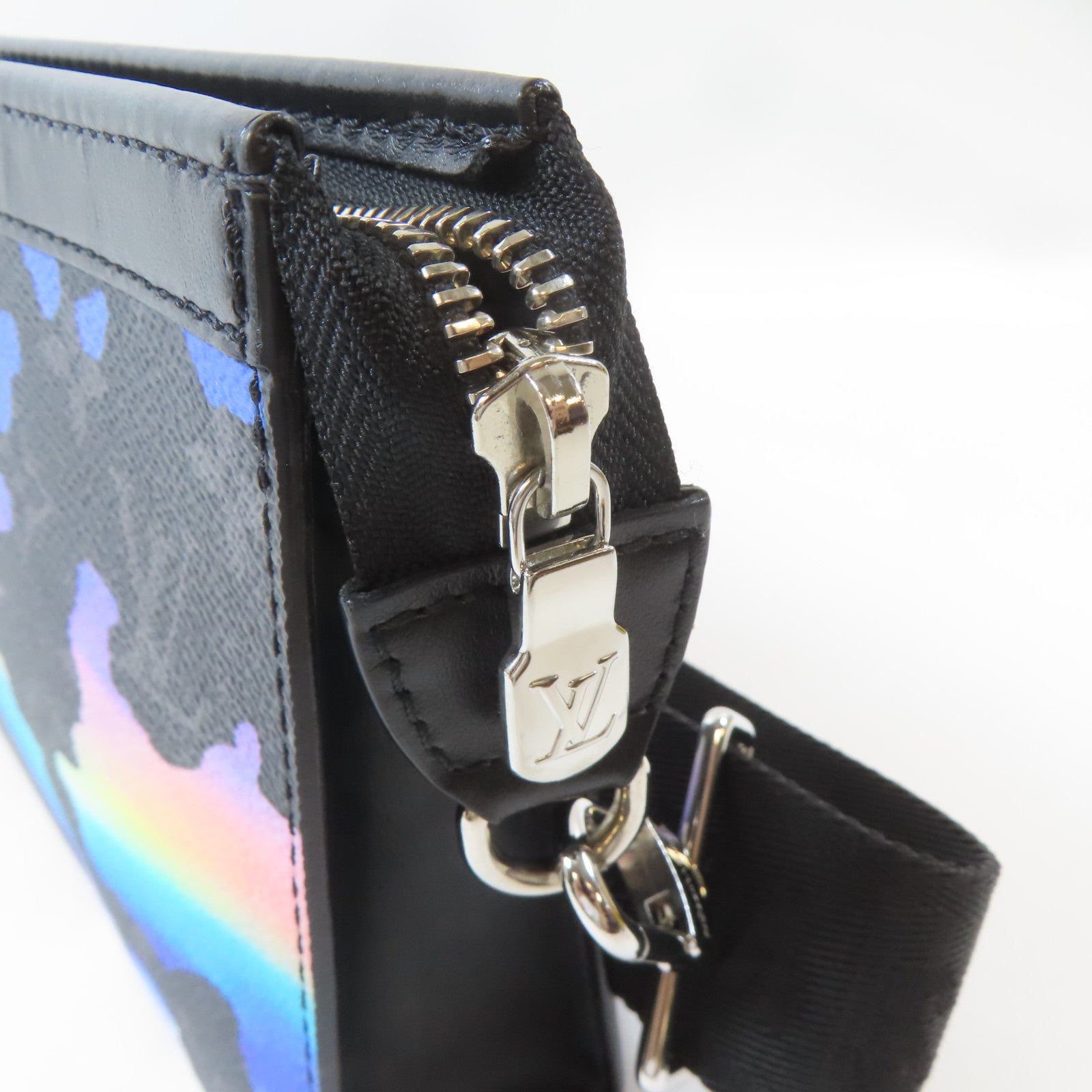LOUIS VUITTON Monogram Eclipse Pochette To Go銀扣肩背袋黑色