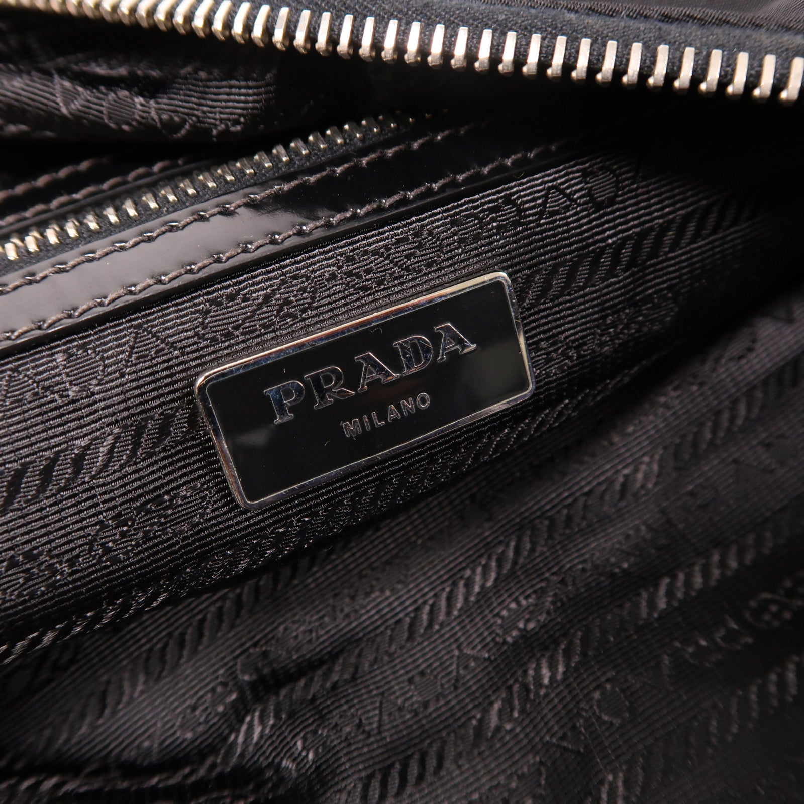 PRADA 尼龍Shoulder Bag銀扣肩背袋黑色