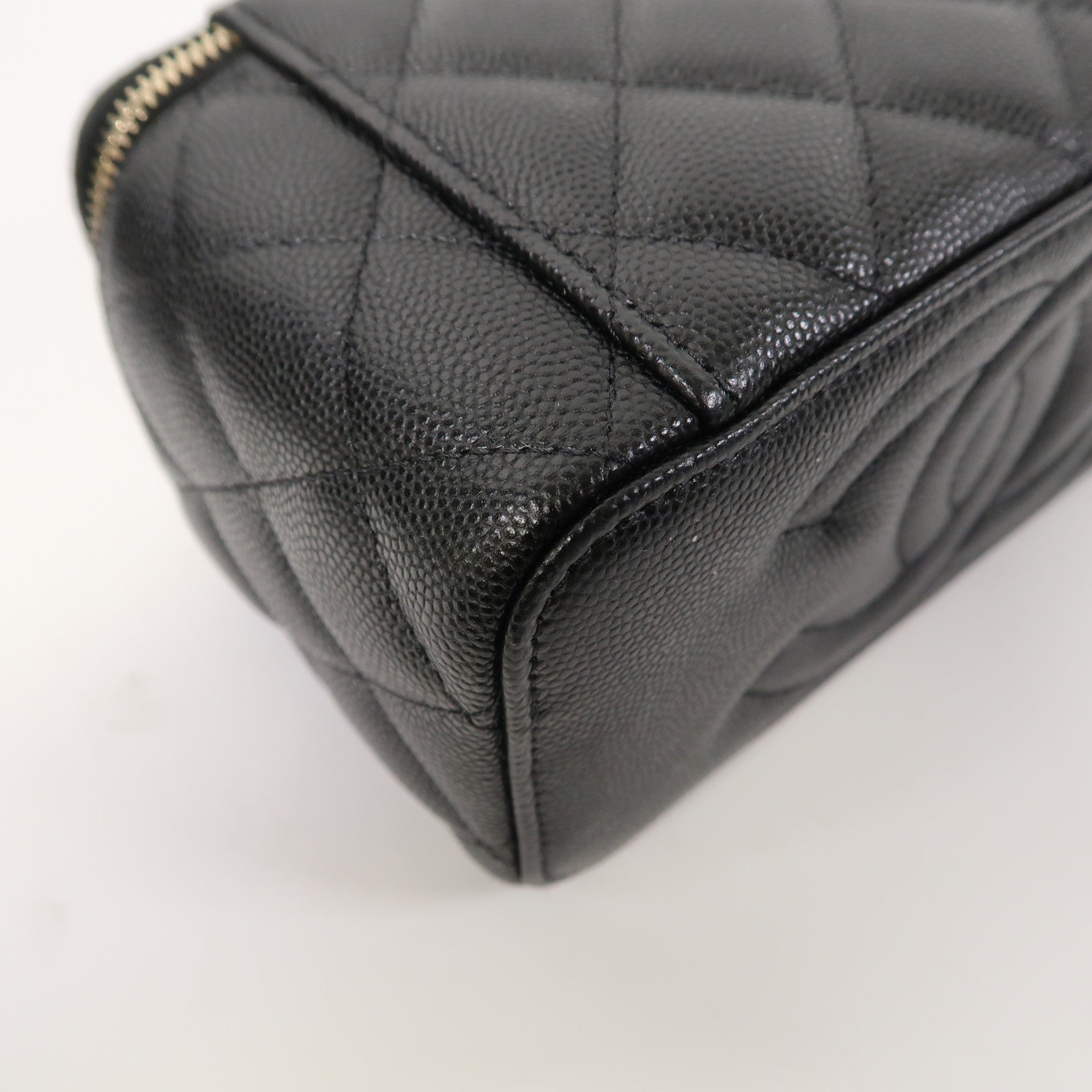 CHANEL 【激減優惠】菱格Caviar皮革 Small Vanity Case金扣鏈帶肩背袋黑色
