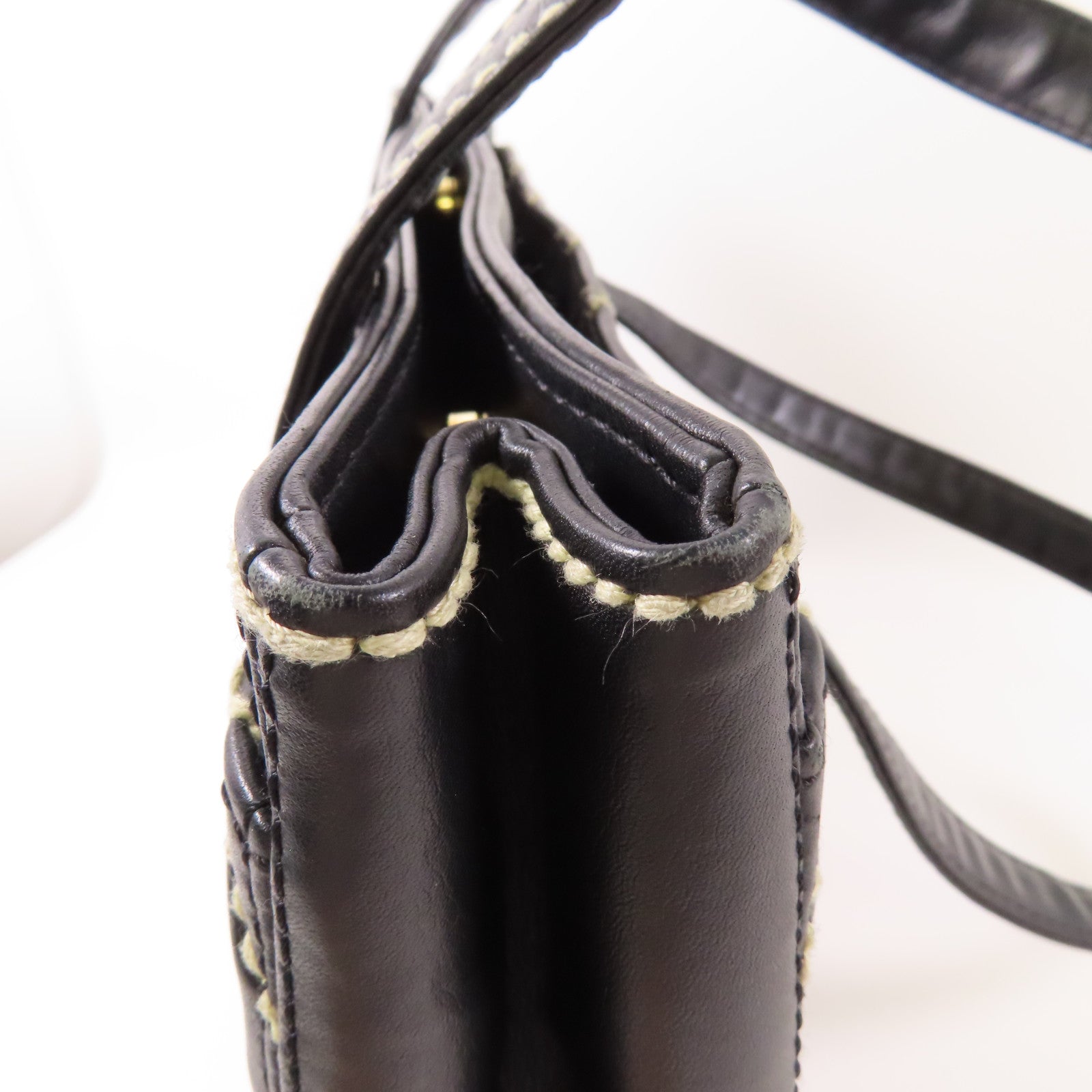 CHANEL 牛皮皮革Shoulder Bag金扣肩背袋