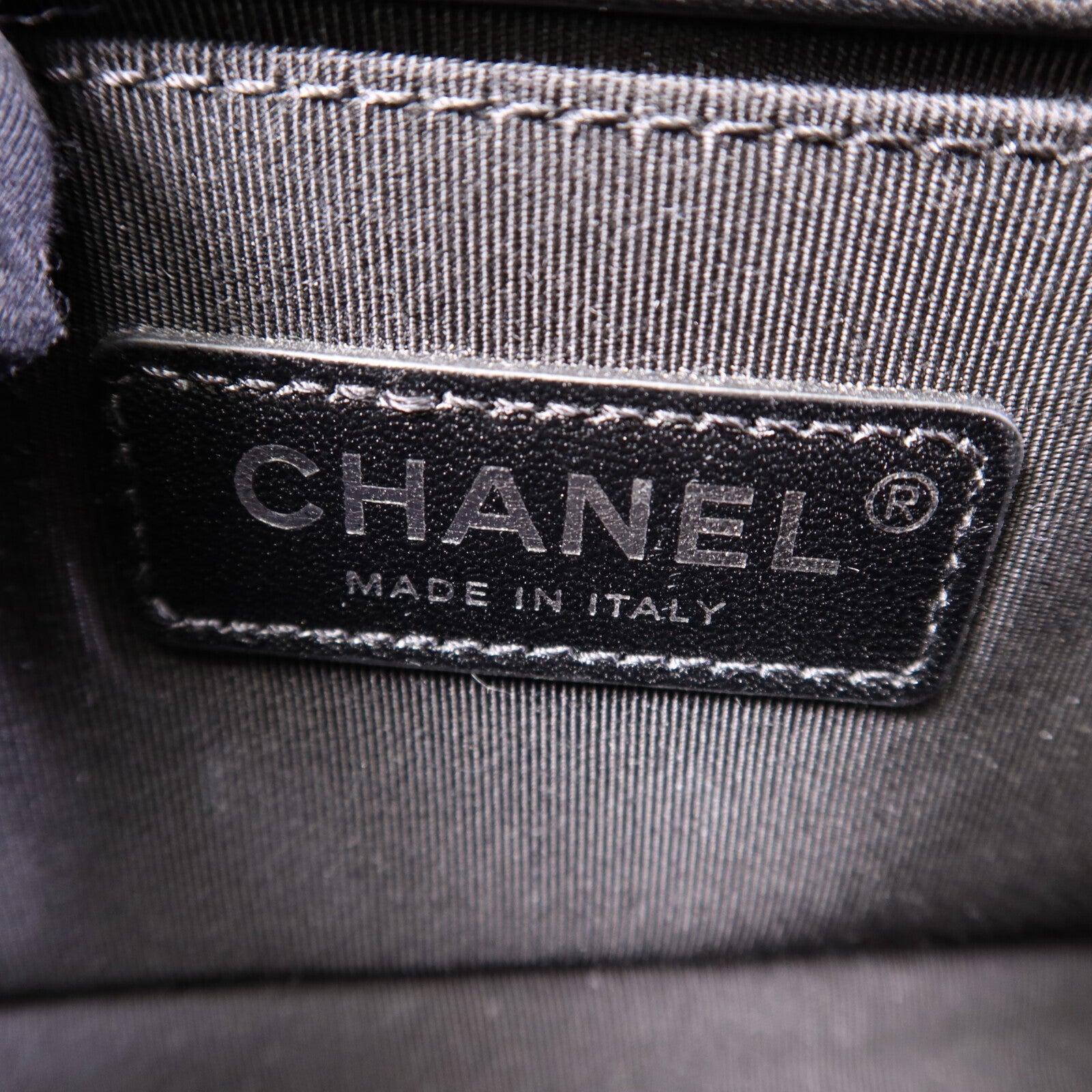 CHANEL 牛皮皮革Boy 20銀扣鏈帶肩背袋