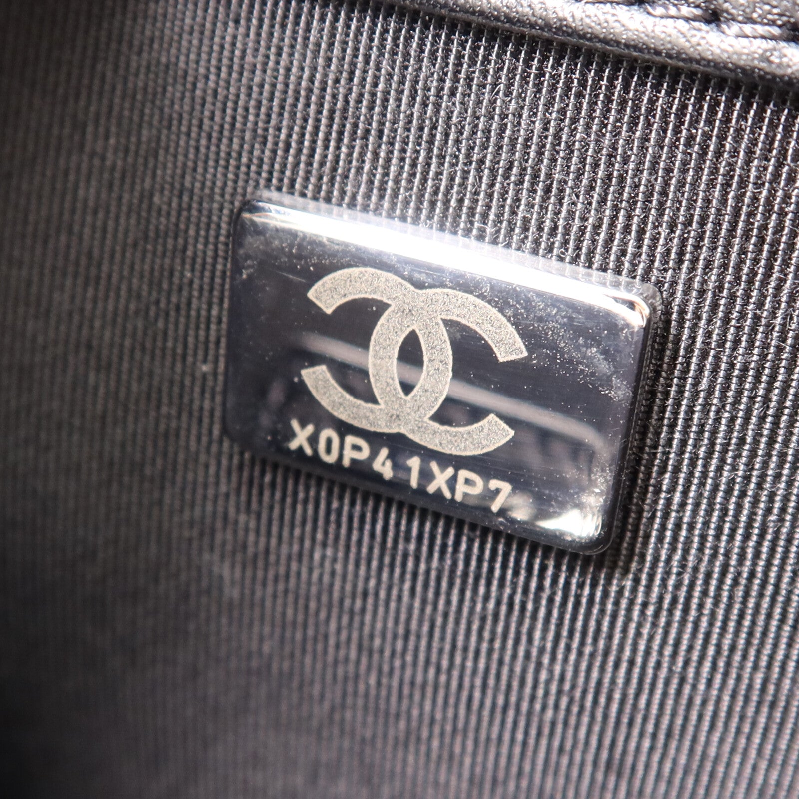 CHANEL 牛皮皮革Boy 20銀扣鏈帶肩背袋
