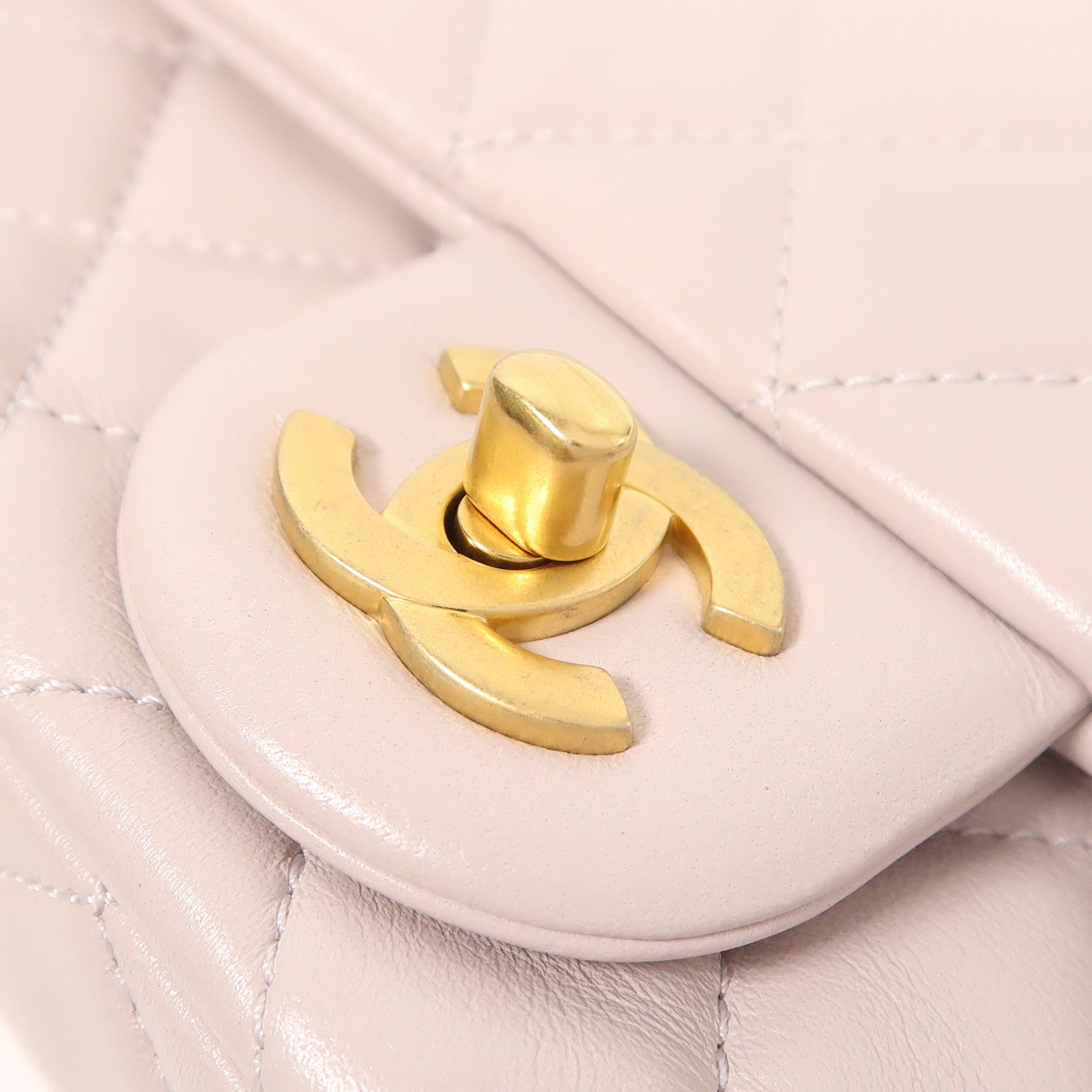 CHANEL 羊皮皮革Mini Classic 17 Gold Ball金扣鏈帶肩背袋