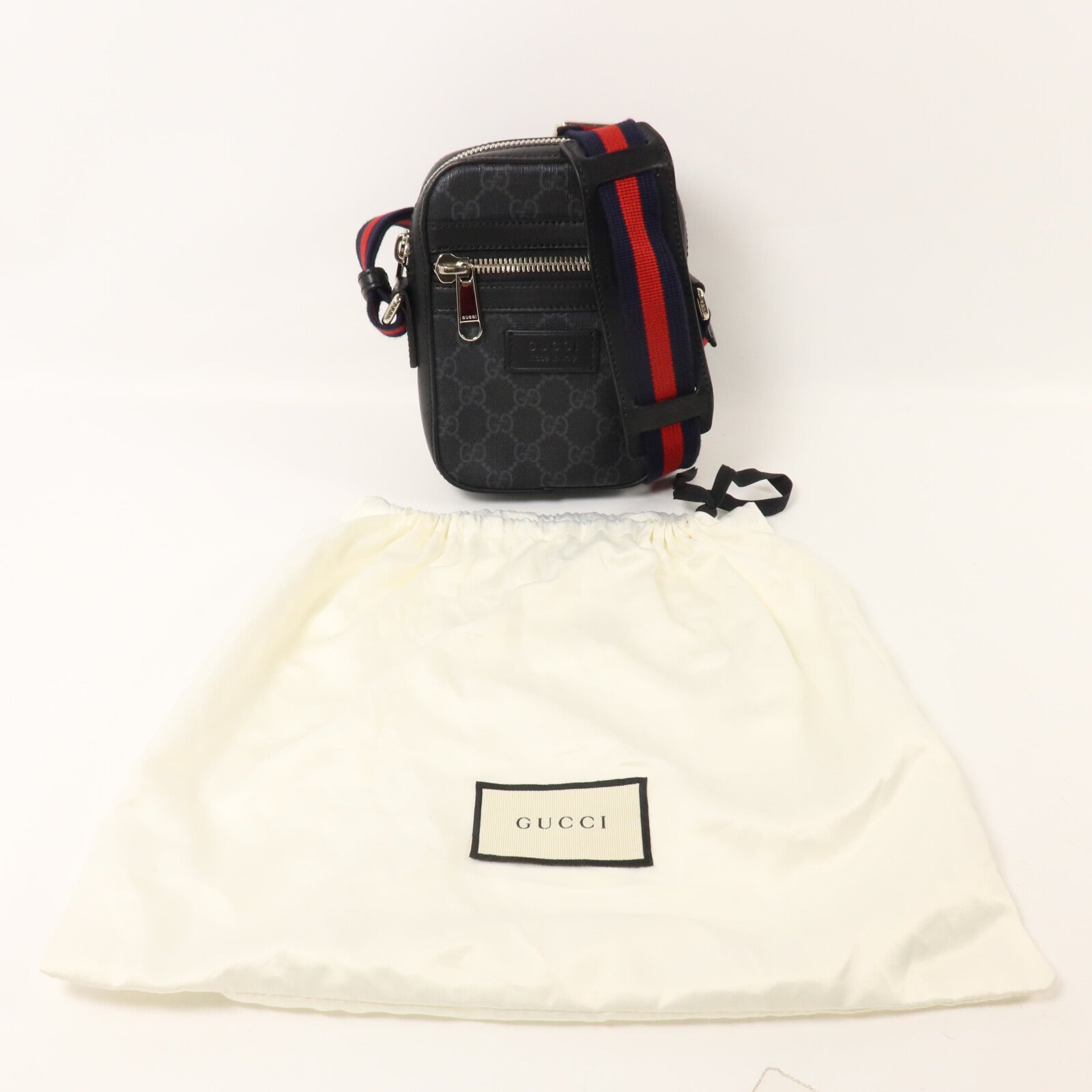 GUCCI 塗層帆布GG Black Messenger肩背袋