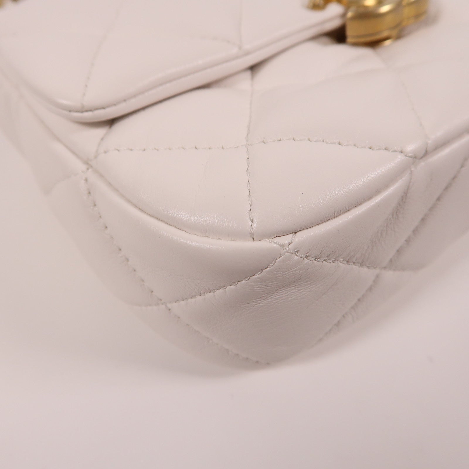 CHANEL 牛皮皮革Chain Shoulder鏈帶肩背袋白色