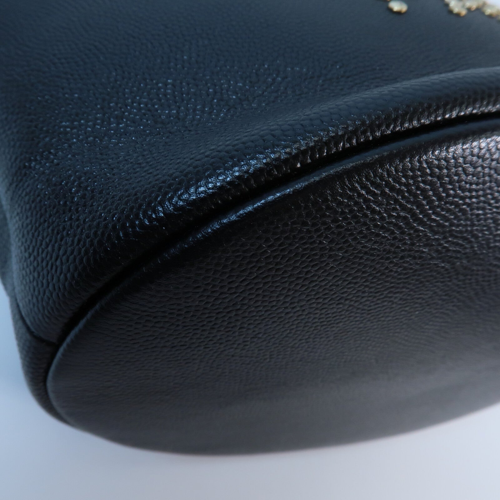 CHANEL 牛皮皮革Bucket Bag鏈帶肩背袋