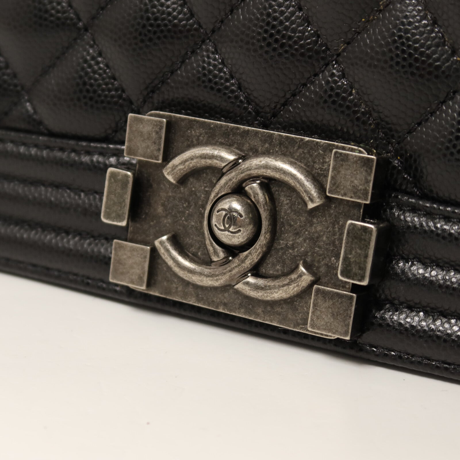 CHANEL 牛皮皮革Boy 25銀扣鏈帶肩背袋