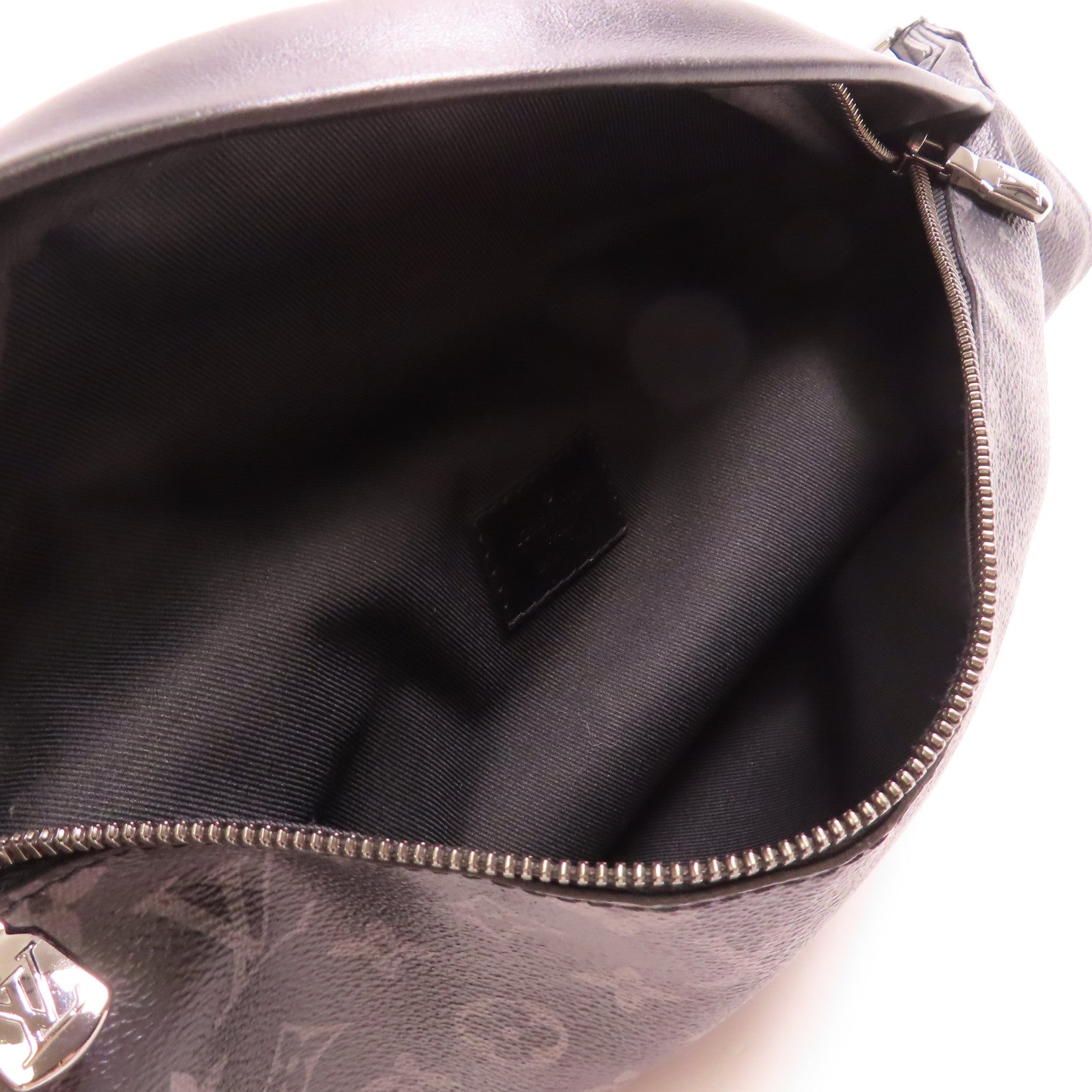 LOUIS VUITTON Monogram Eclipse Discovery Bumbag PM銀扣腰包
