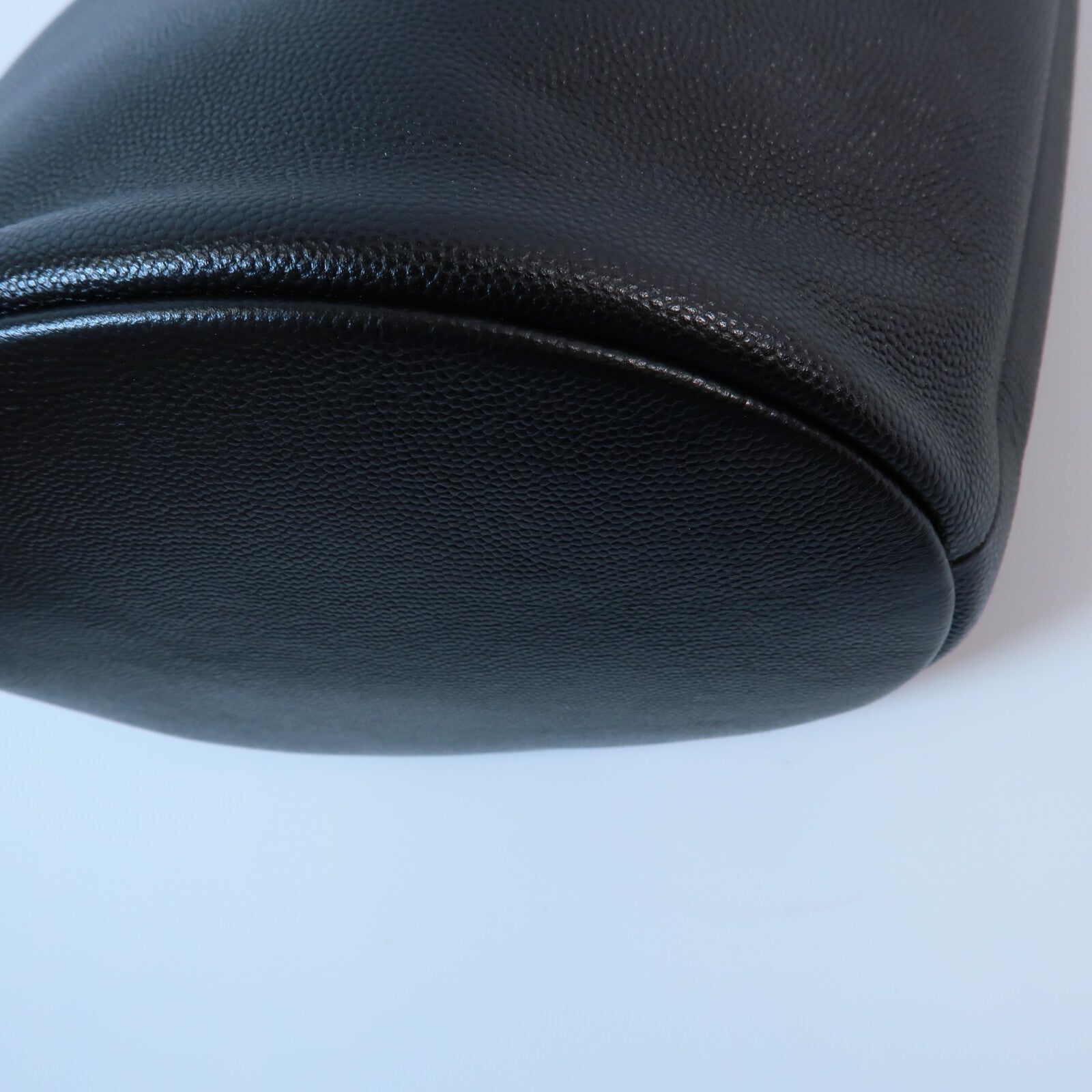CHANEL 牛皮皮革Bucket Bag鏈帶肩背袋