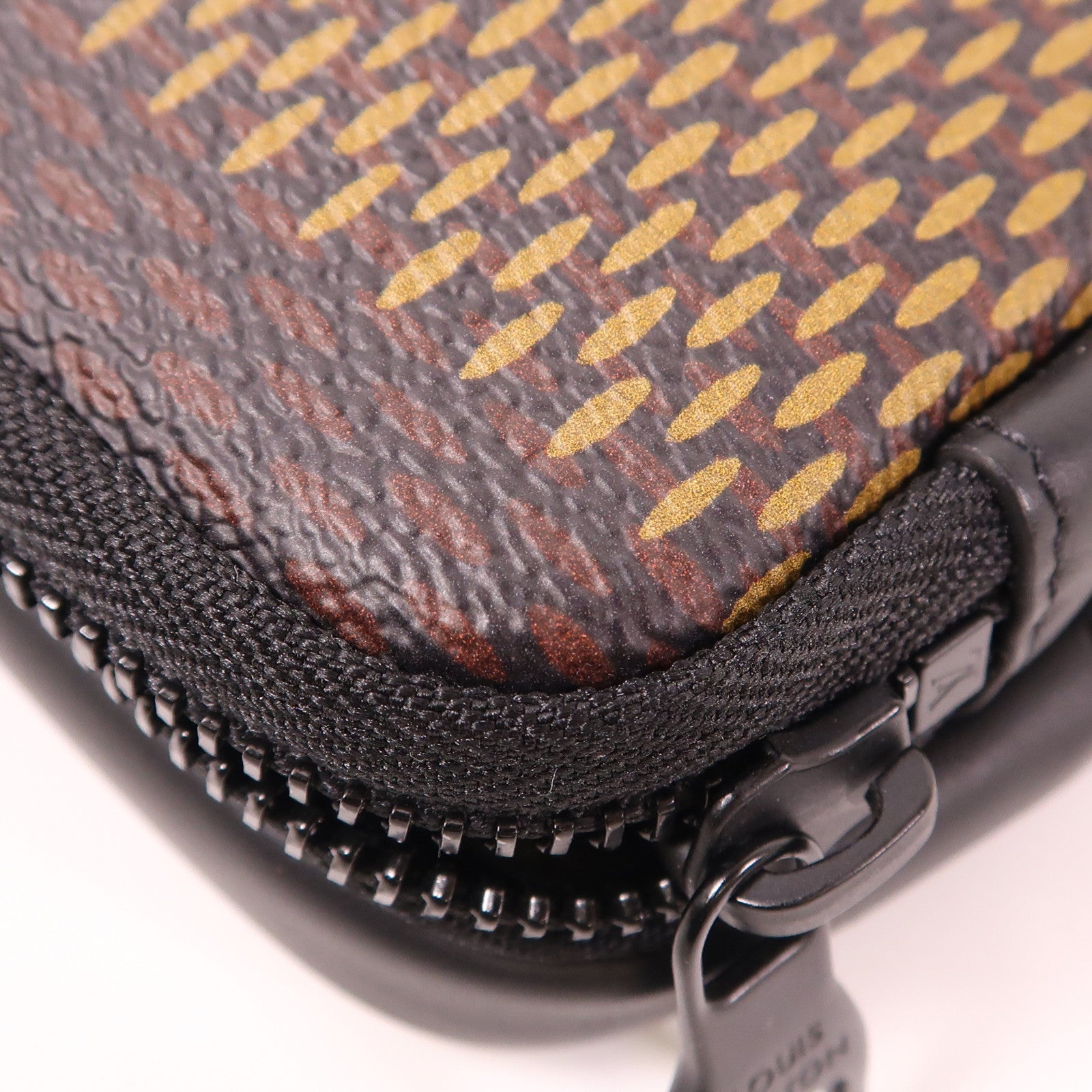 LOUIS VUITTON Damier LV x Nigo Phone Pouch肩背袋