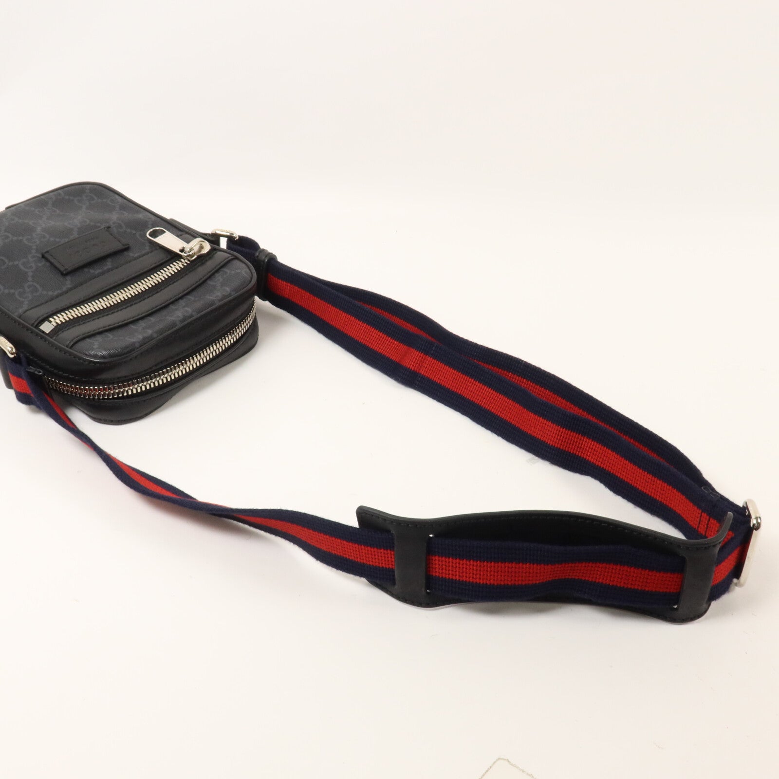 GUCCI 塗層帆布GG Black Messenger肩背袋