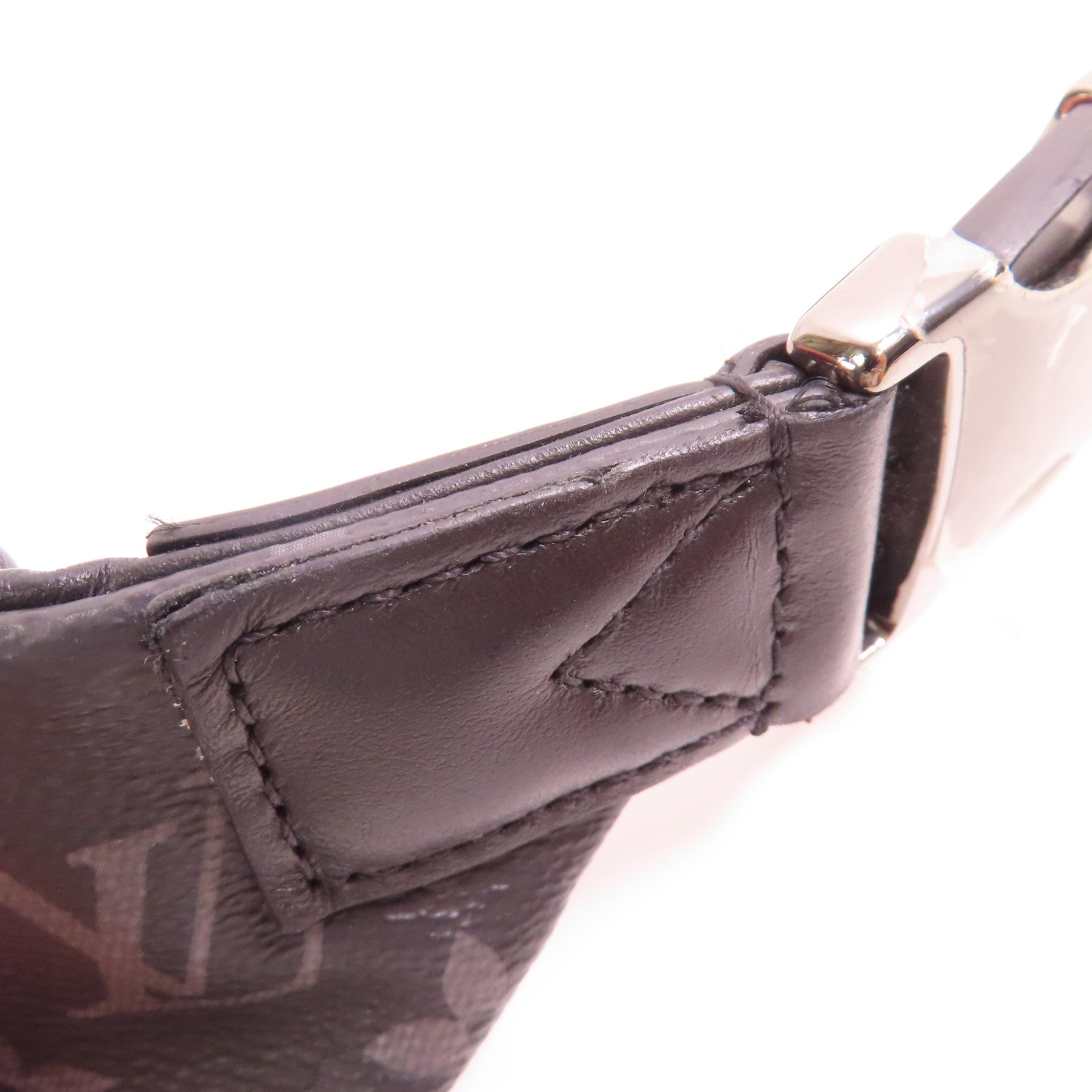 LOUIS VUITTON Monogram Eclipse Discovery Bumbag PM銀扣腰包
