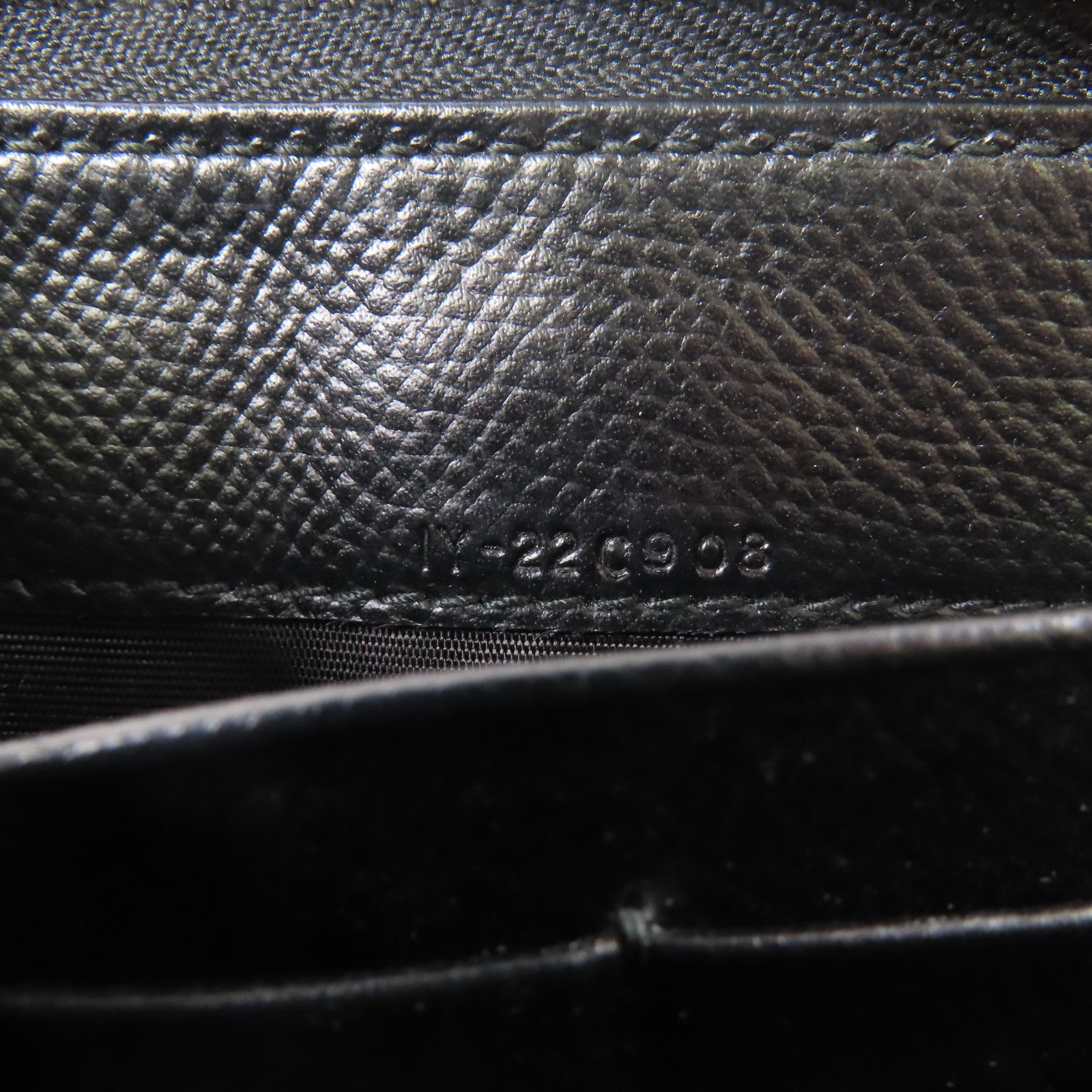 Salvatore Ferragamo 牛皮皮革Zipper Long Wallet金扣長錢包黑色