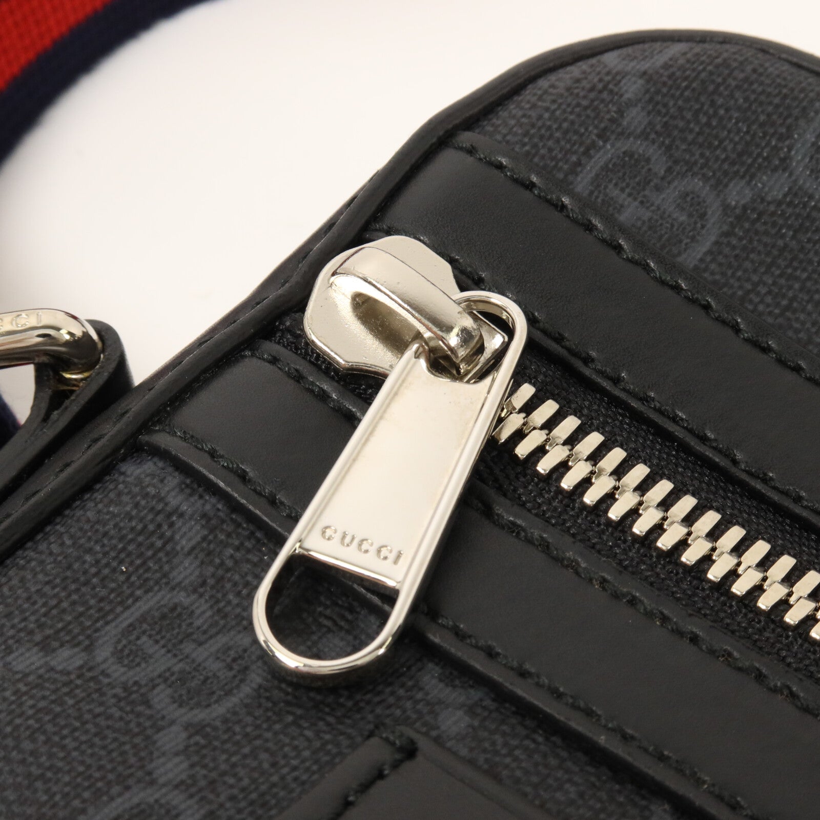 GUCCI 塗層帆布GG Black Messenger肩背袋