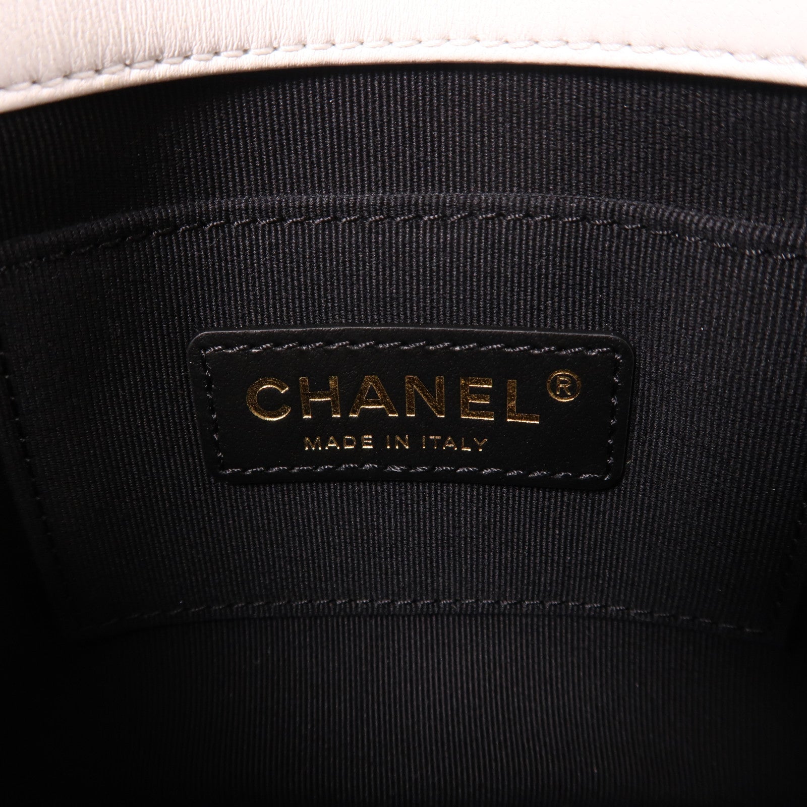 CHANEL 牛皮皮革Chain Shoulder鏈帶肩背袋白色