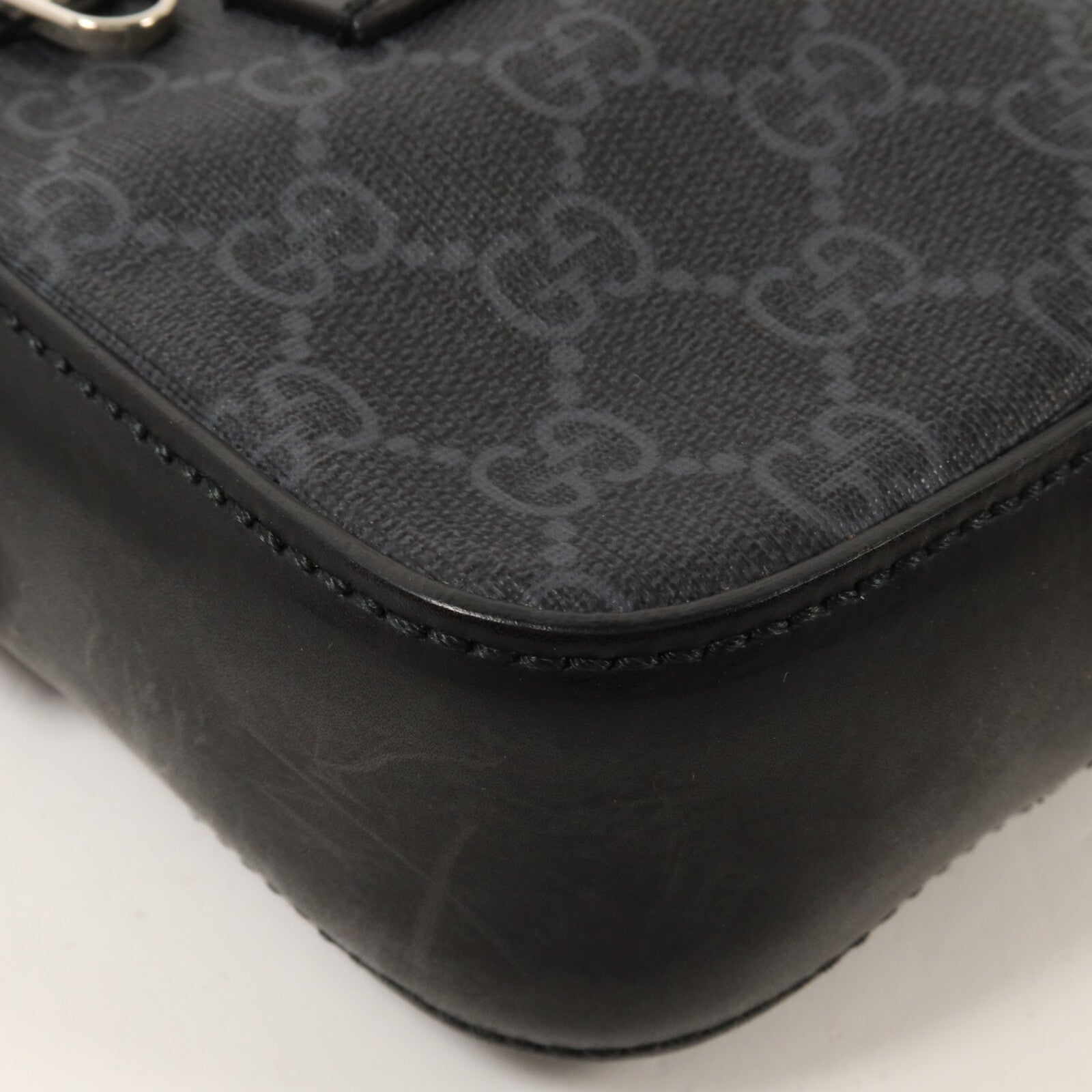 GUCCI 塗層帆布GG Black Messenger肩背袋