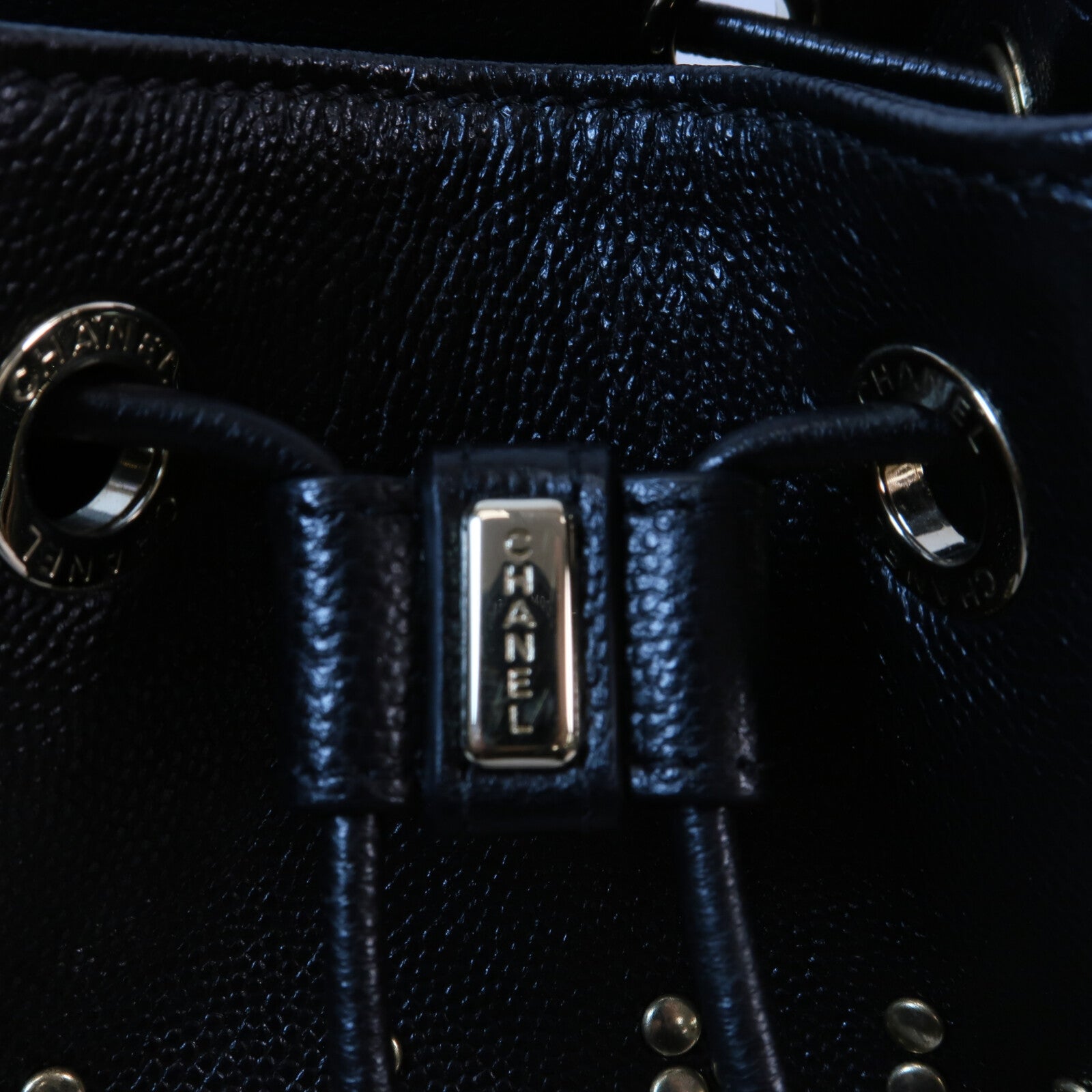 CHANEL 牛皮皮革Bucket Bag鏈帶肩背袋