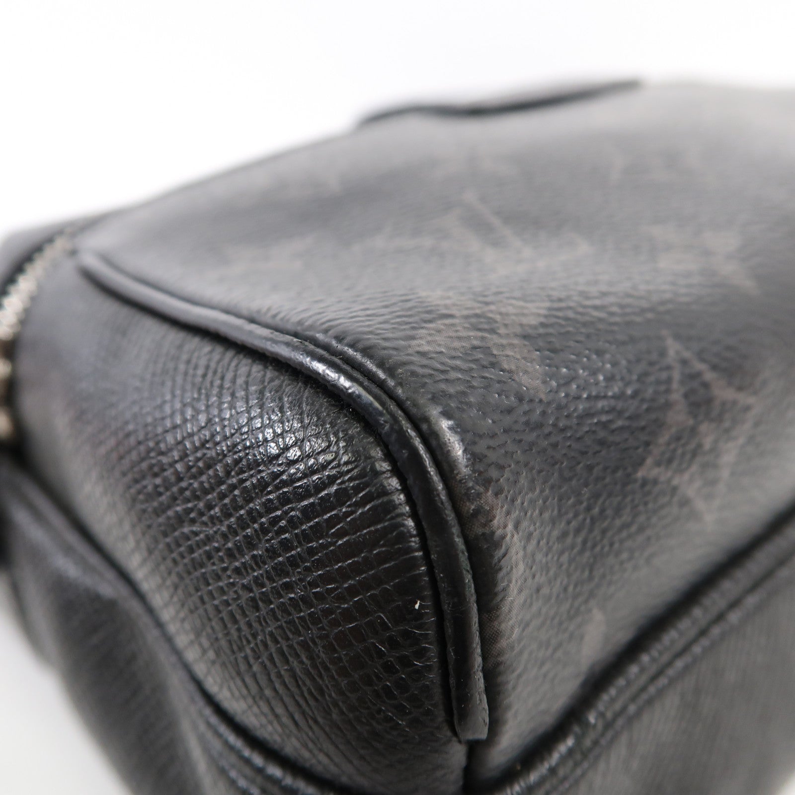 LOUIS VUITTON Monogram Eclipse/Taiga Outdoor Messenger銀扣肩背袋