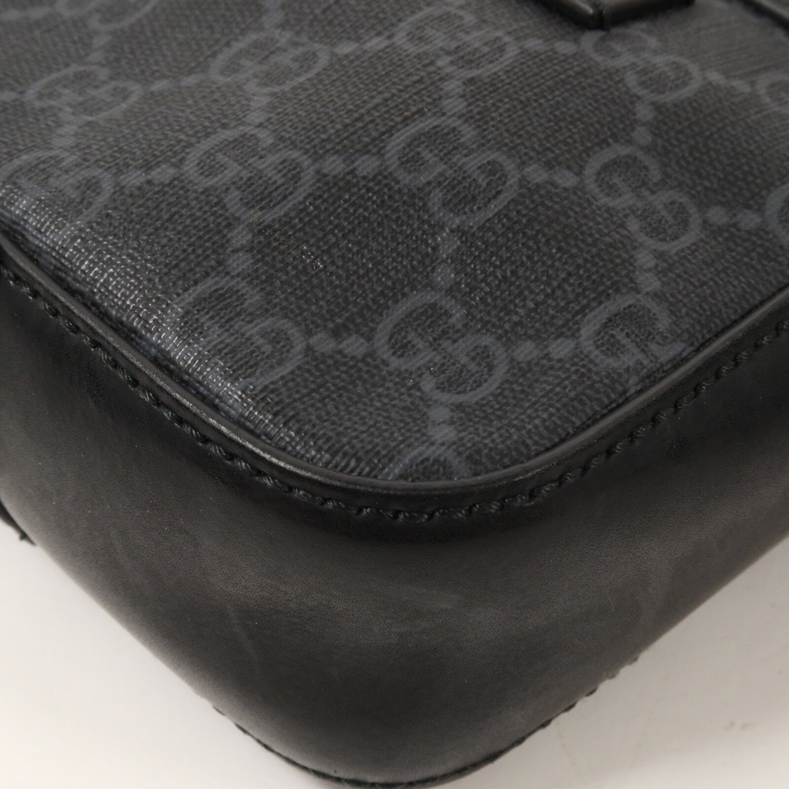 GUCCI 塗層帆布GG Black Messenger肩背袋