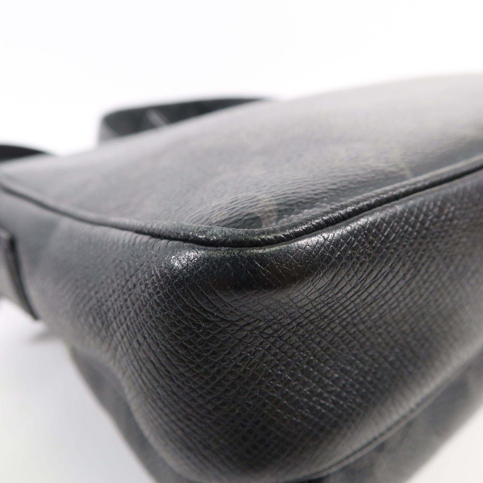 LOUIS VUITTON Monogram Eclipse/Taiga Outdoor Messenger銀扣肩背袋