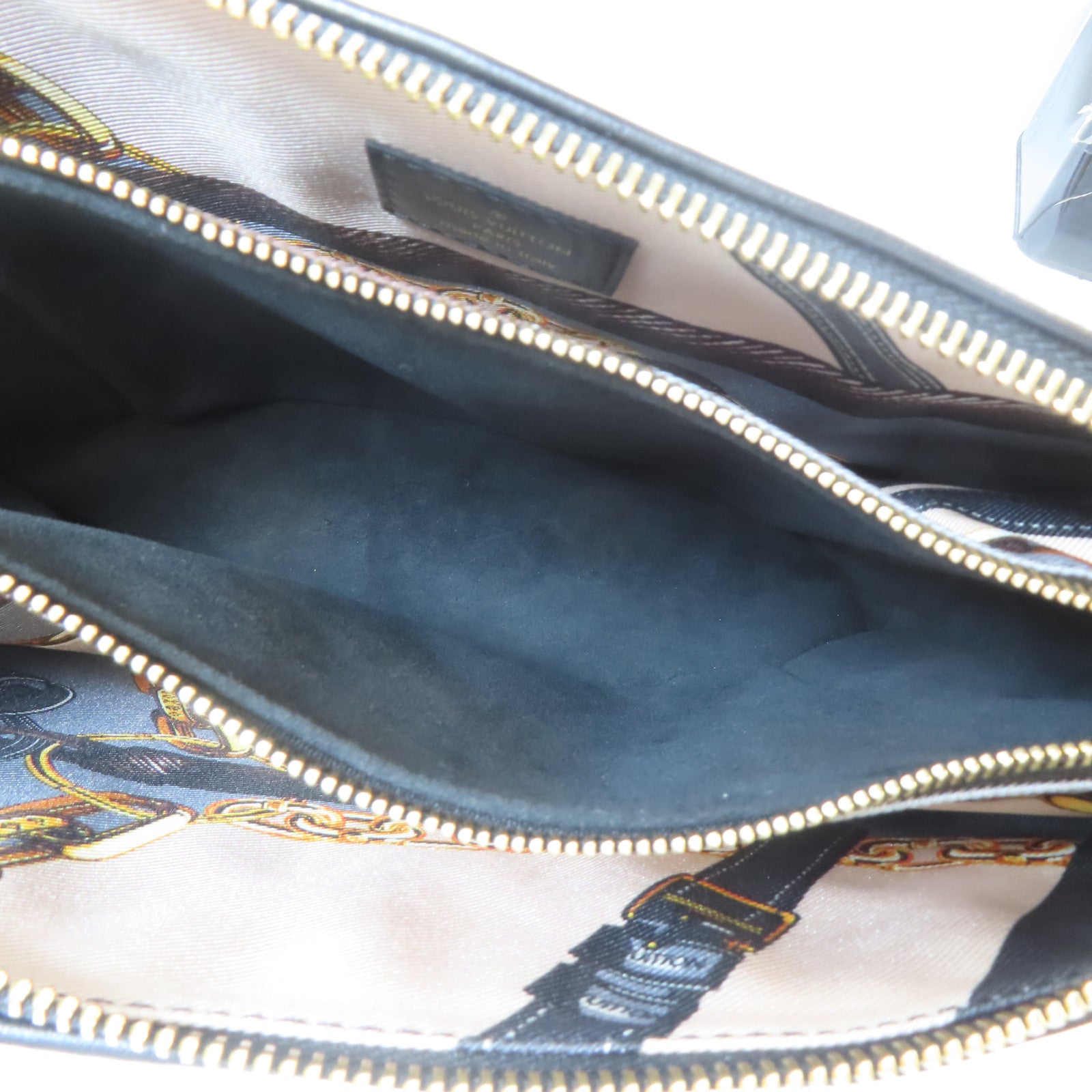LOUIS VUITTON Monogram Embossed Coussin PM金扣肩背袋黑色