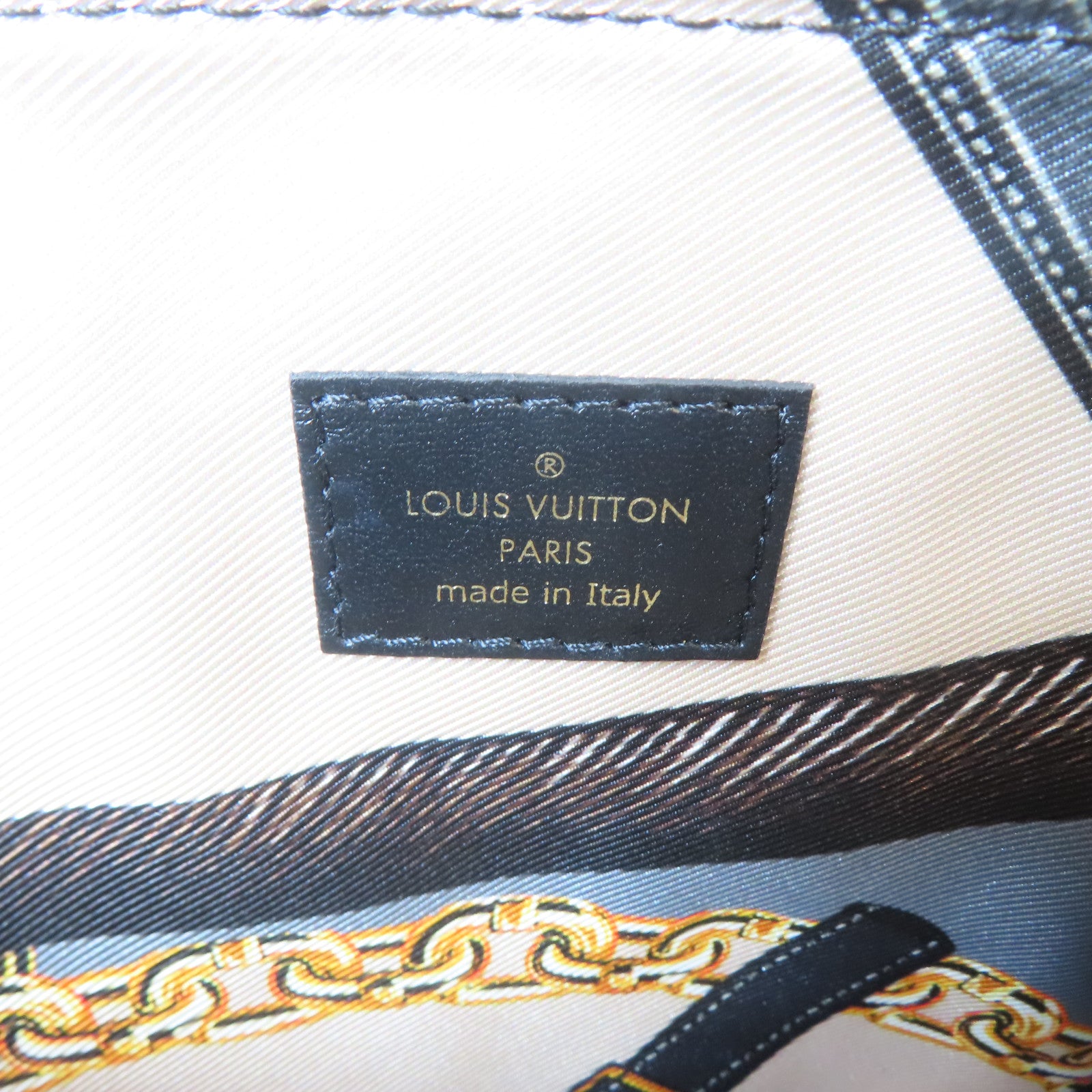 LOUIS VUITTON Monogram Embossed Coussin PM金扣肩背袋黑色