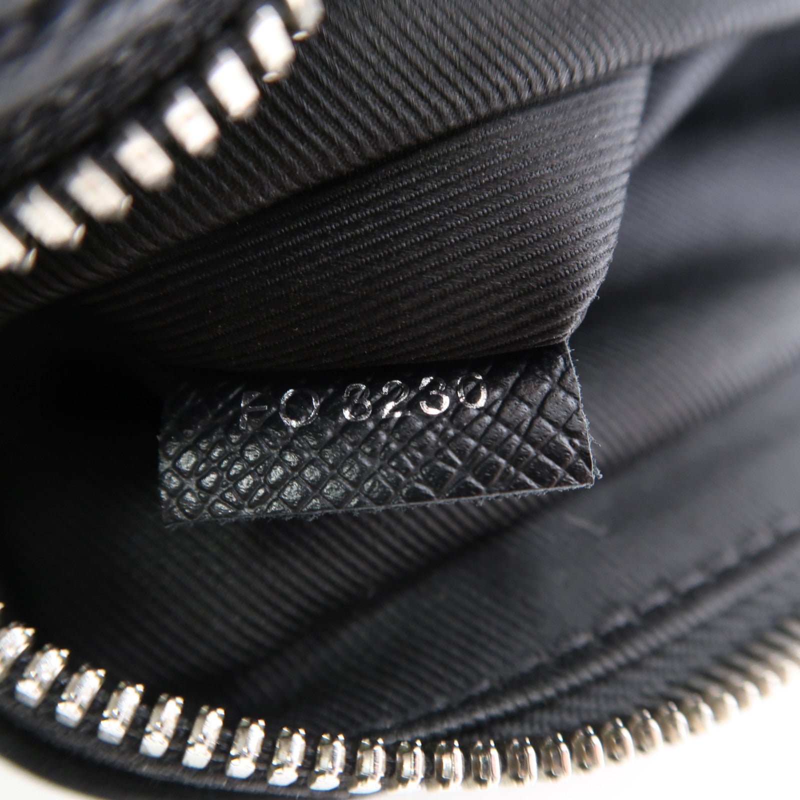 LOUIS VUITTON Monogram Eclipse/Taiga Outdoor Messenger銀扣肩背袋