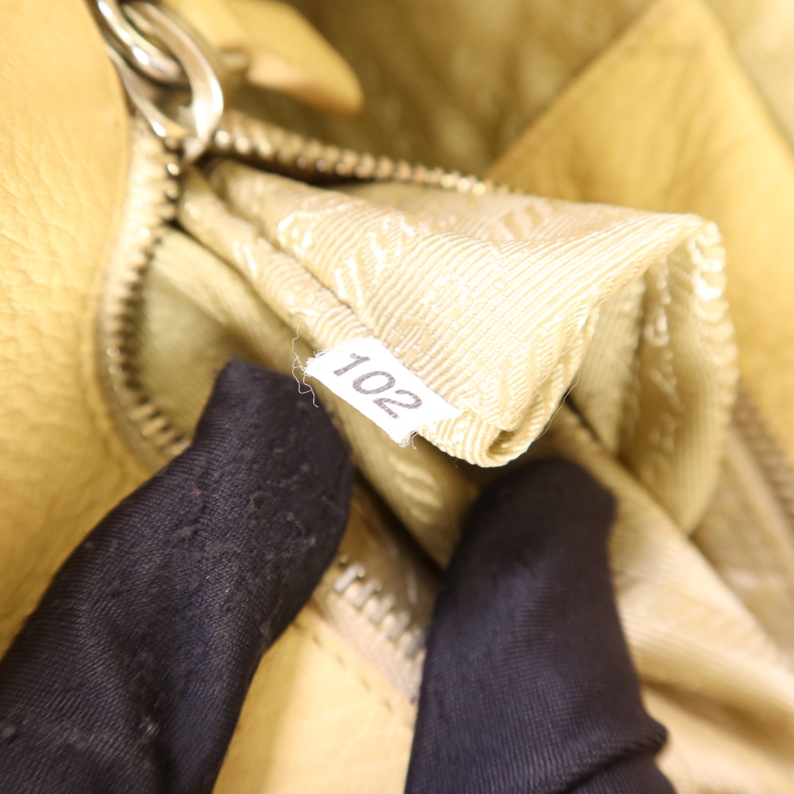 PRADA 牛皮皮革Vitello Daino 2 Way Shoulder Bag銀扣手挽肩背兩用袋